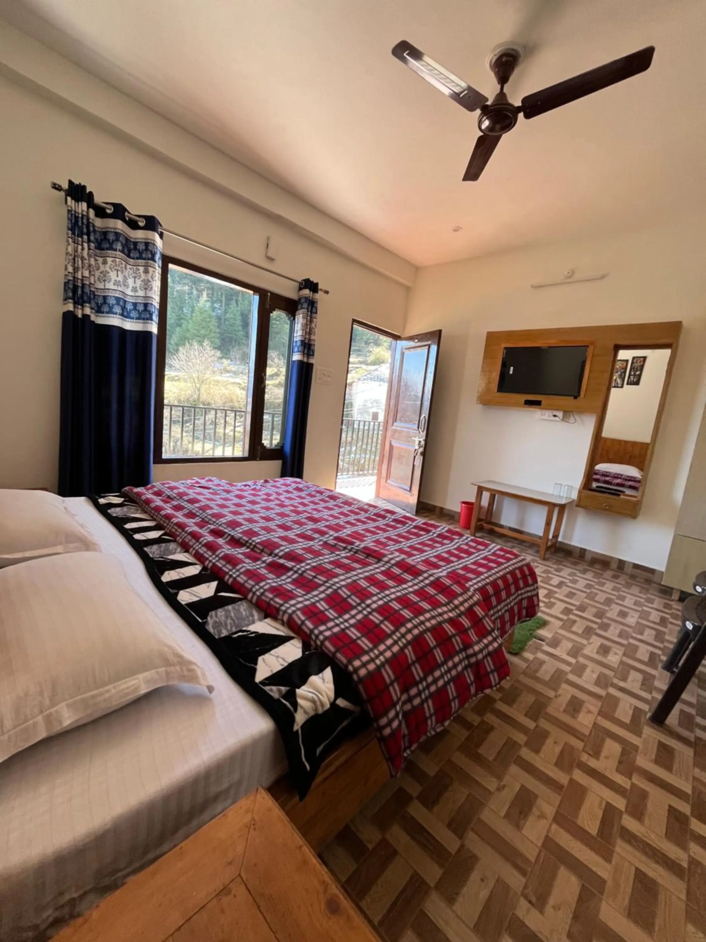 Bed in Sunset Lagoon Dalhousie