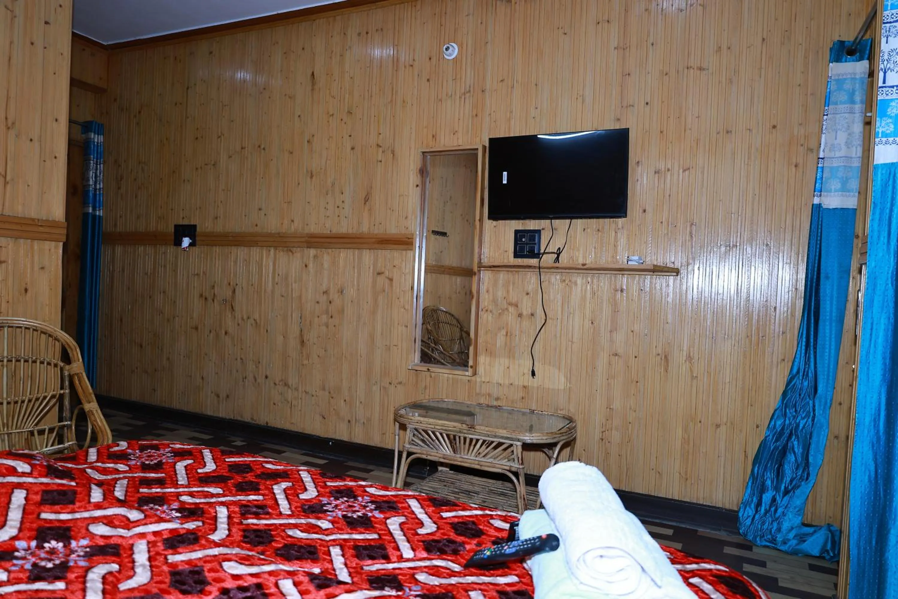 Communal lounge/ TV room, Bed in Sunset Lagoon Dalhousie