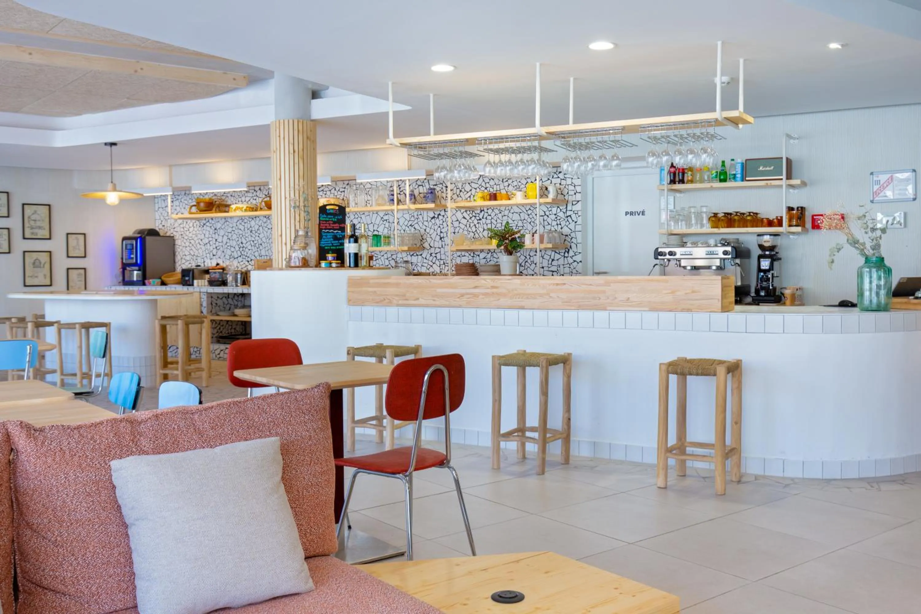 Lounge or bar in greet hotel Salon de Provence