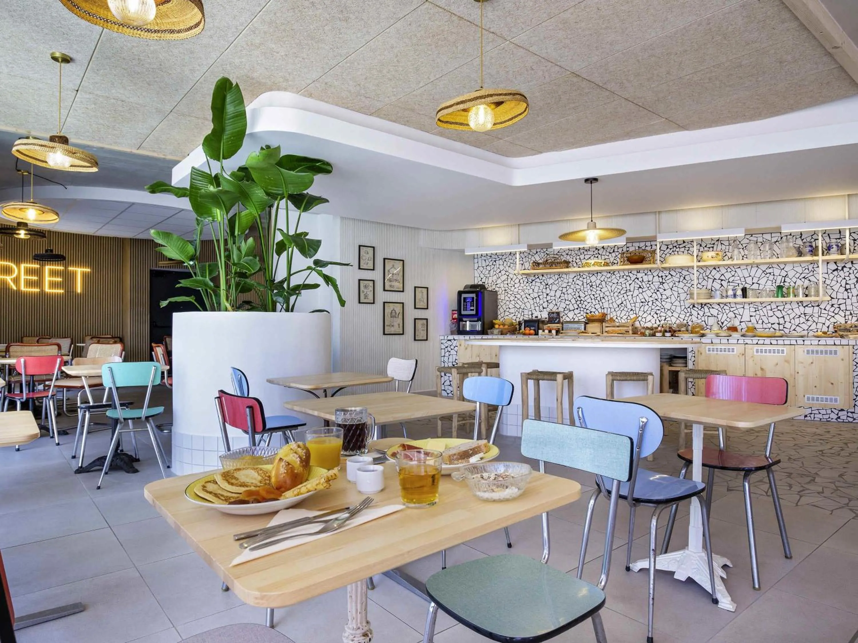 Breakfast in greet hotel Salon de Provence