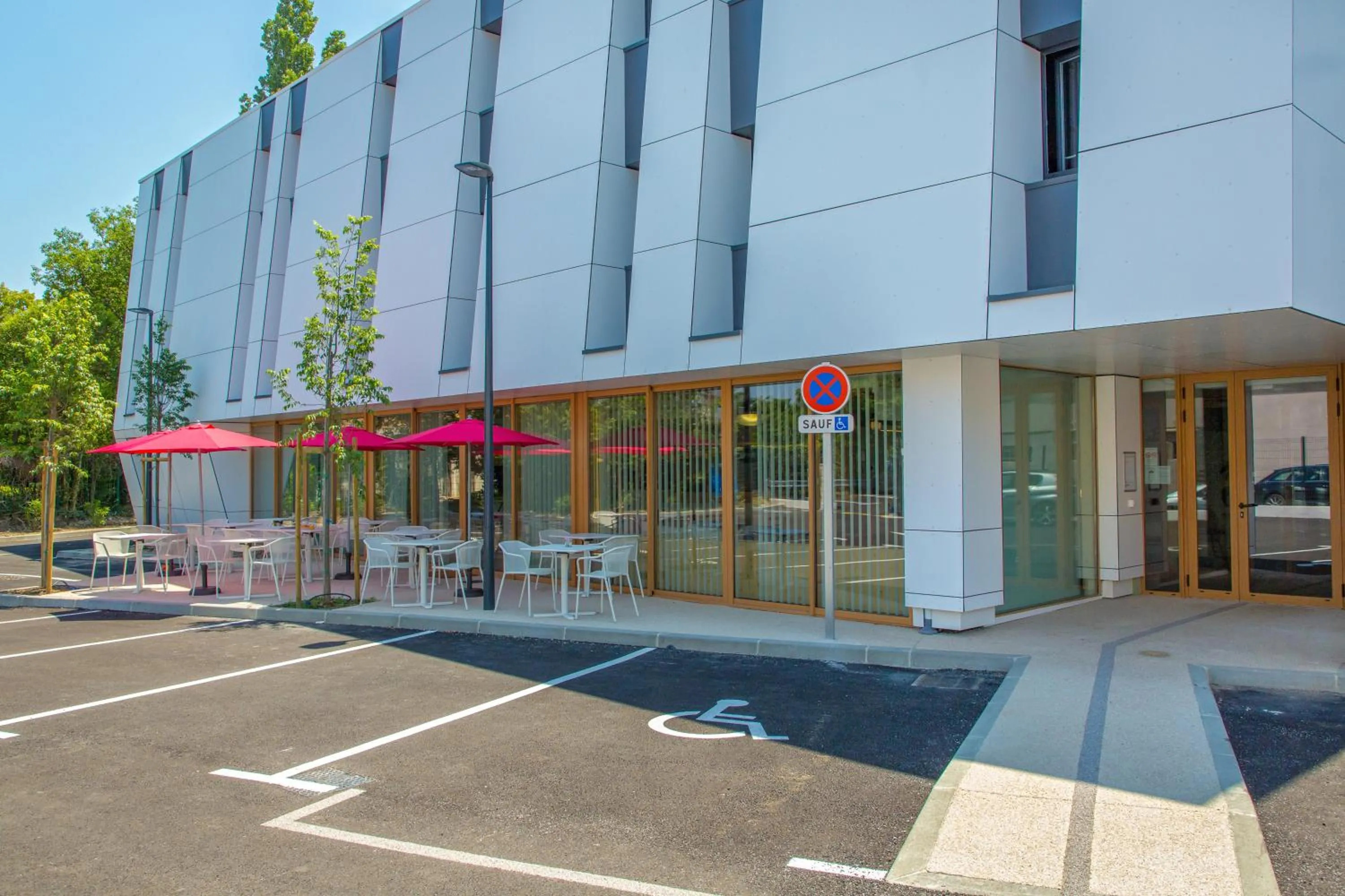 Facade/entrance in greet hotel Salon de Provence