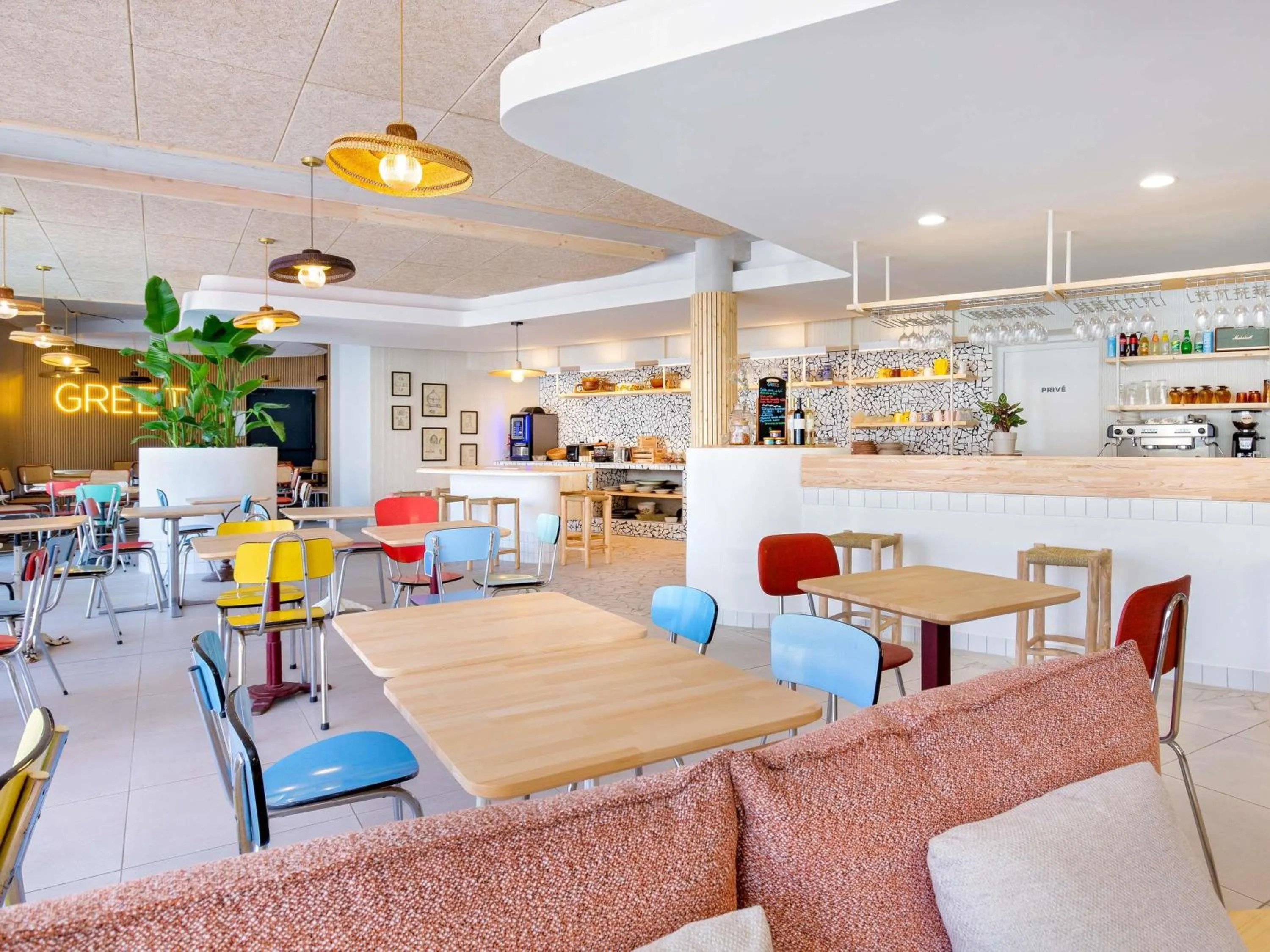 Lounge or bar in greet hotel Salon de Provence