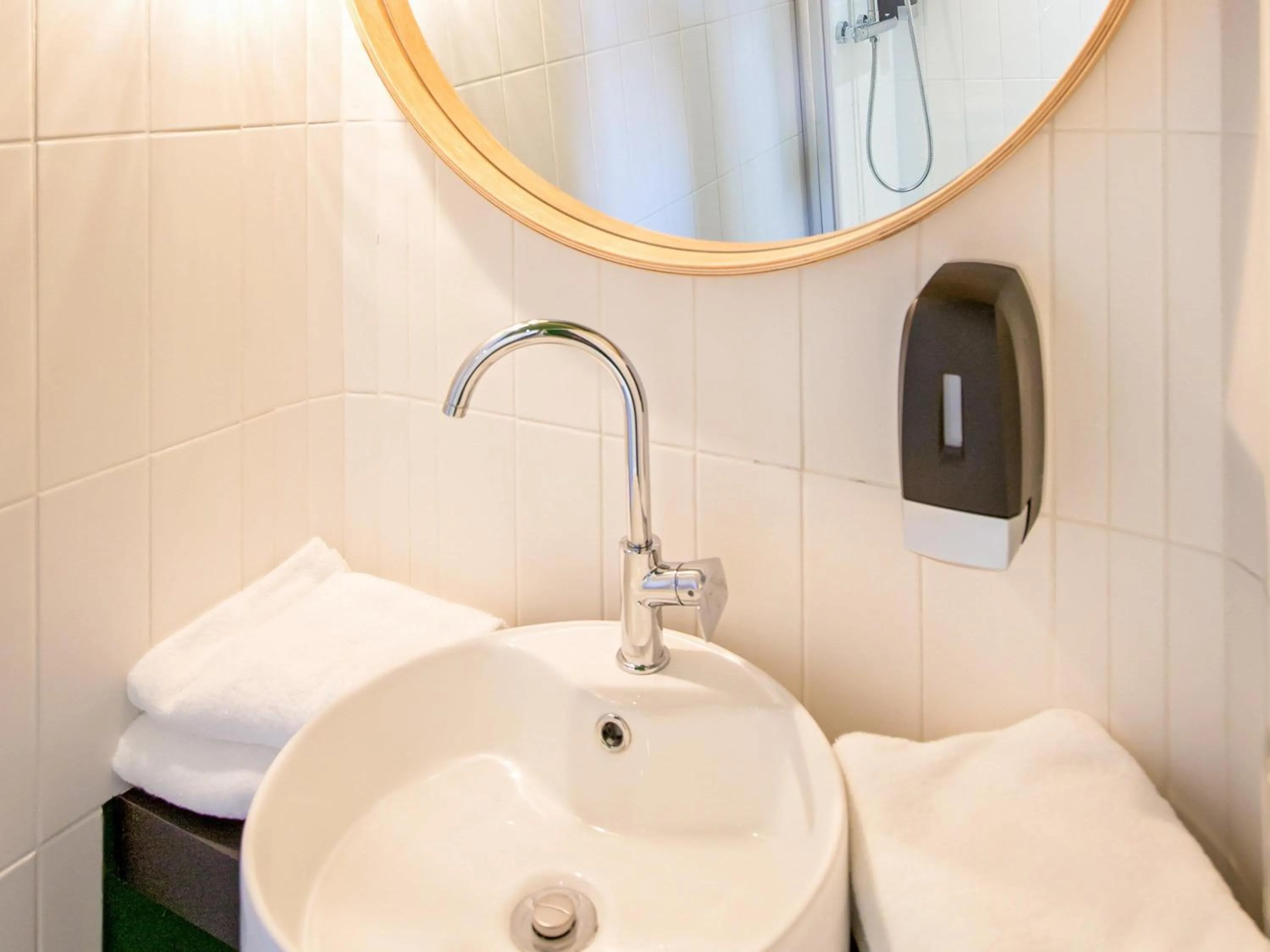 Bedroom in greet hotel Salon de Provence