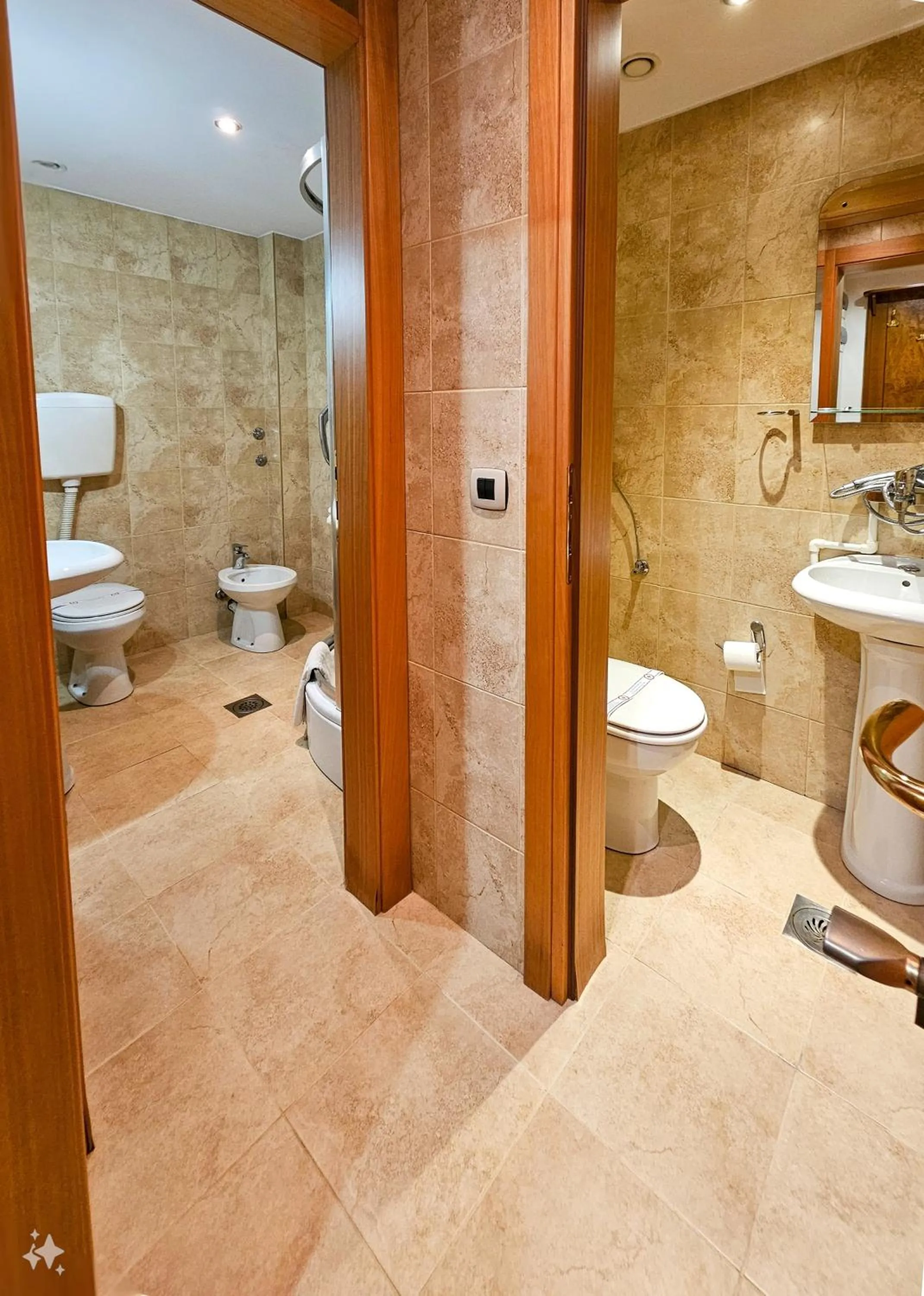 Shower in Mali Hotel BaMBiS