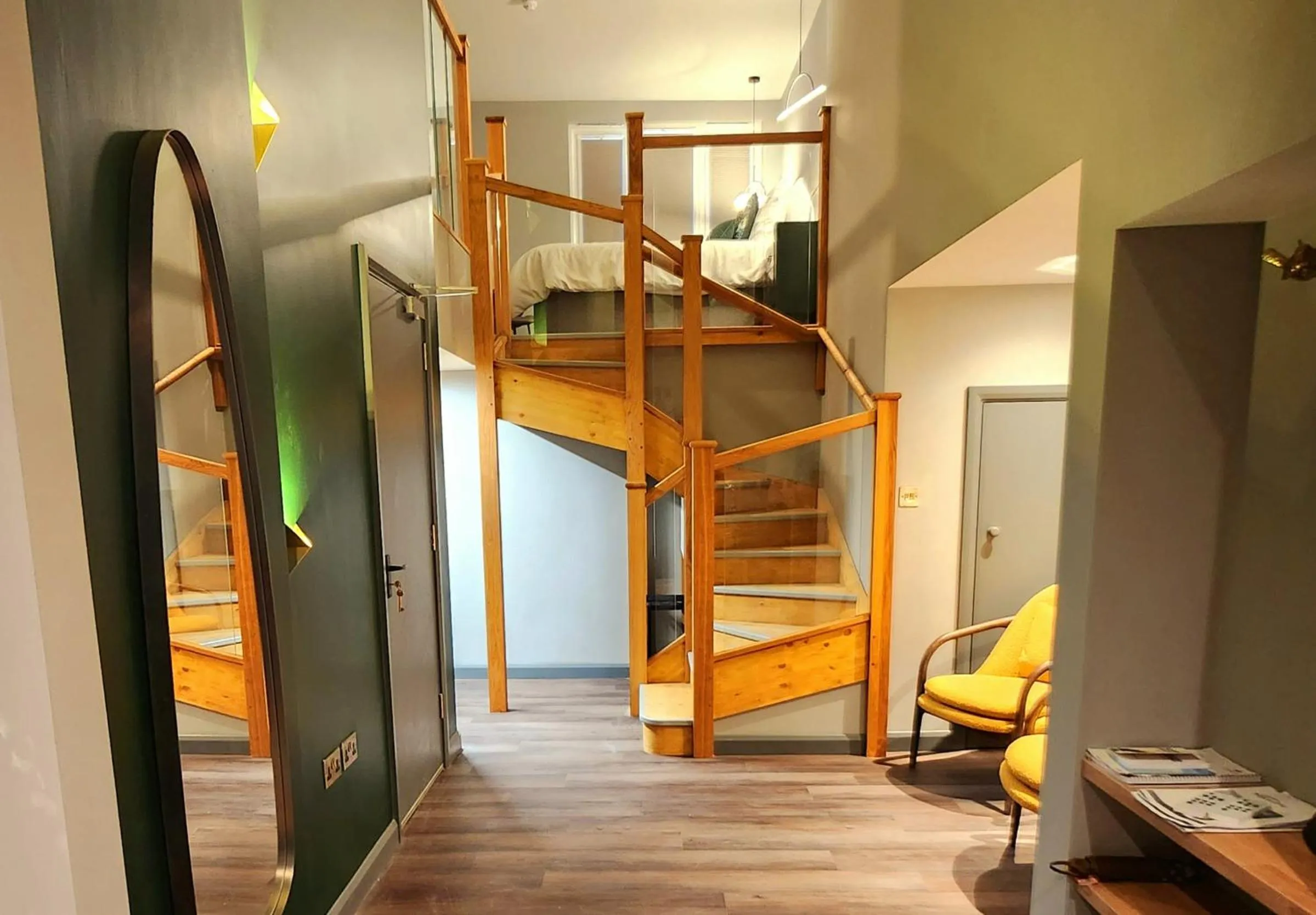 Living room in Pinnacle Suites Hotel