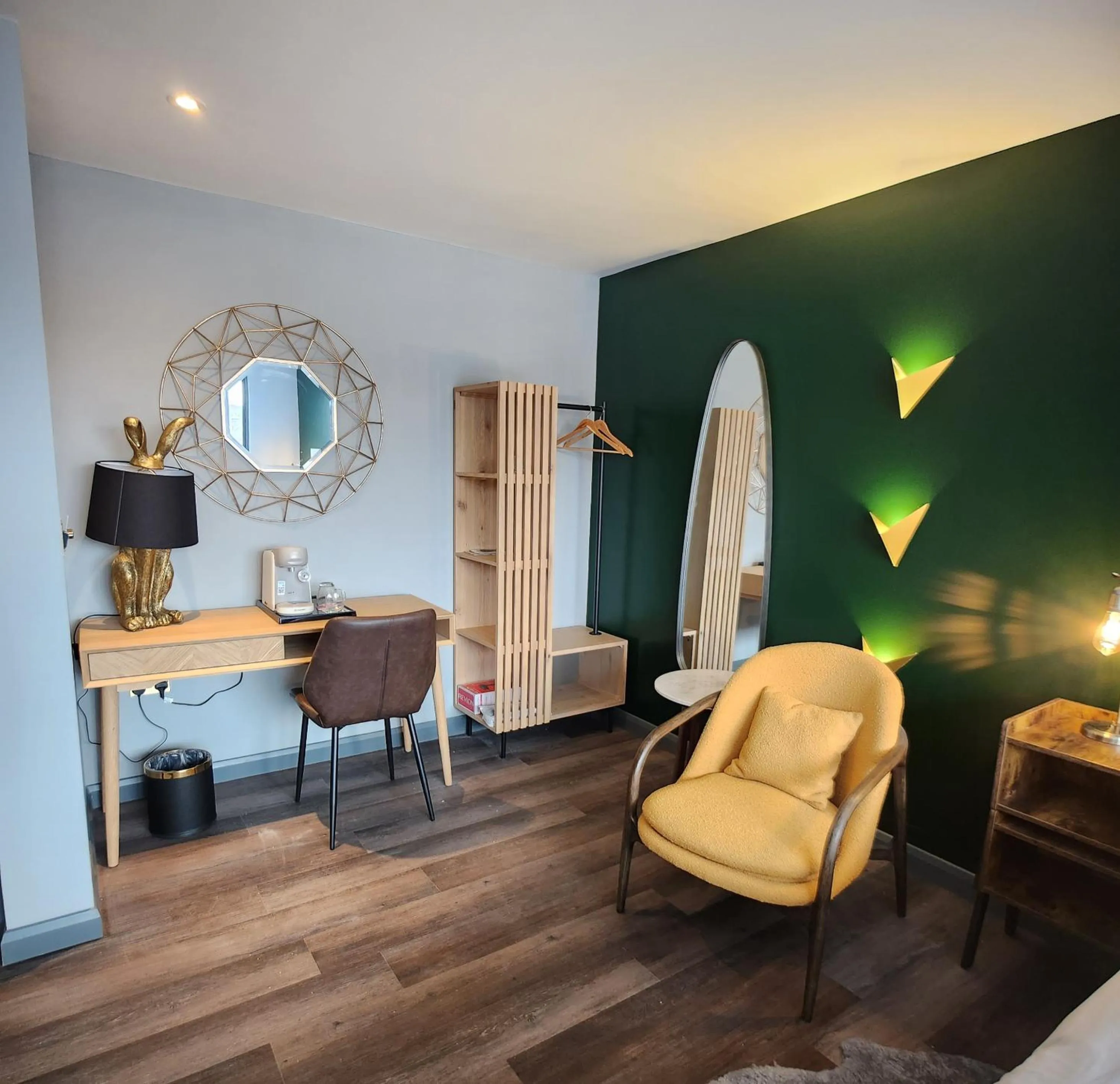 Seating area in Pinnacle Suites Hotel