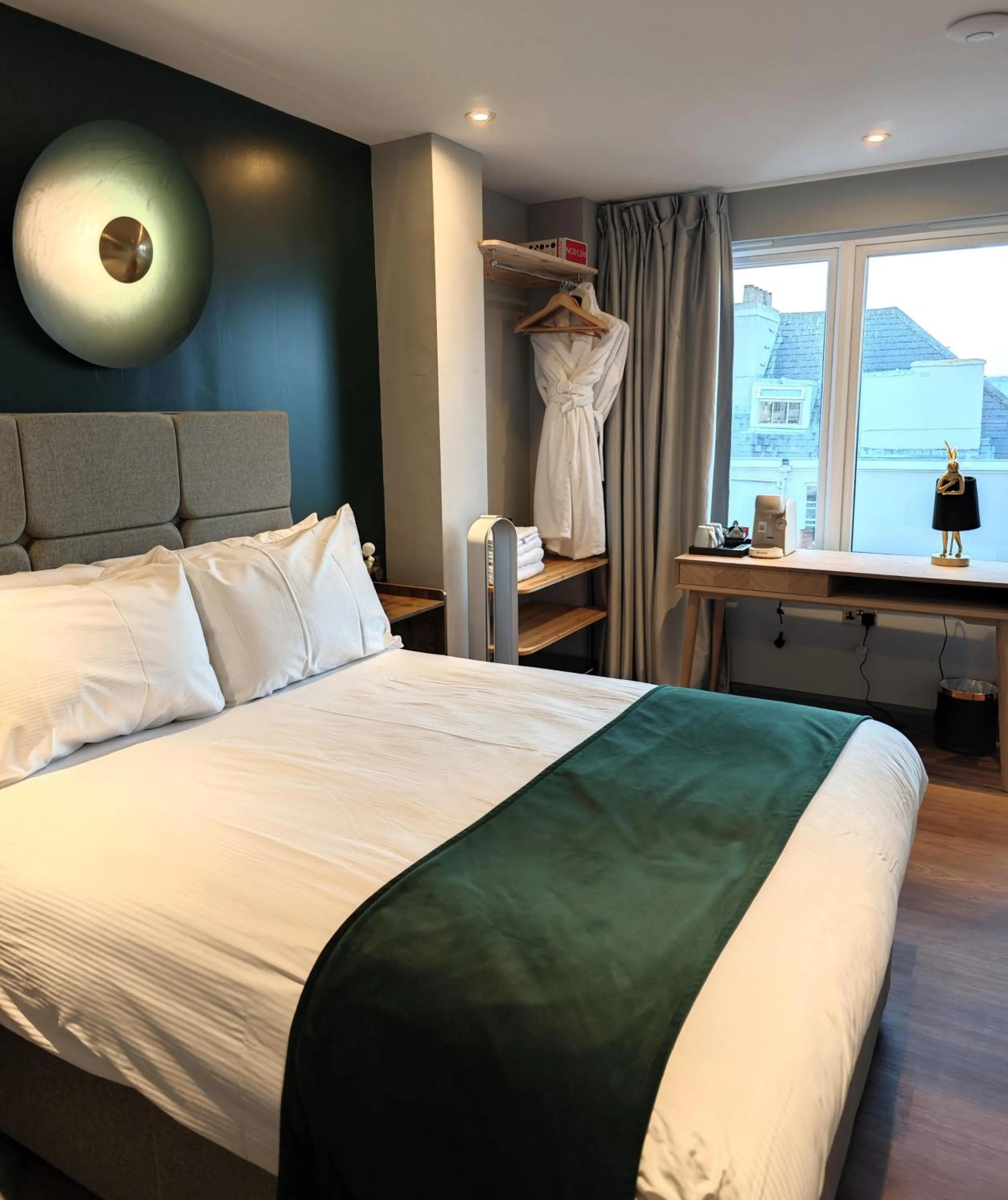 Bed in Pinnacle Suites Hotel