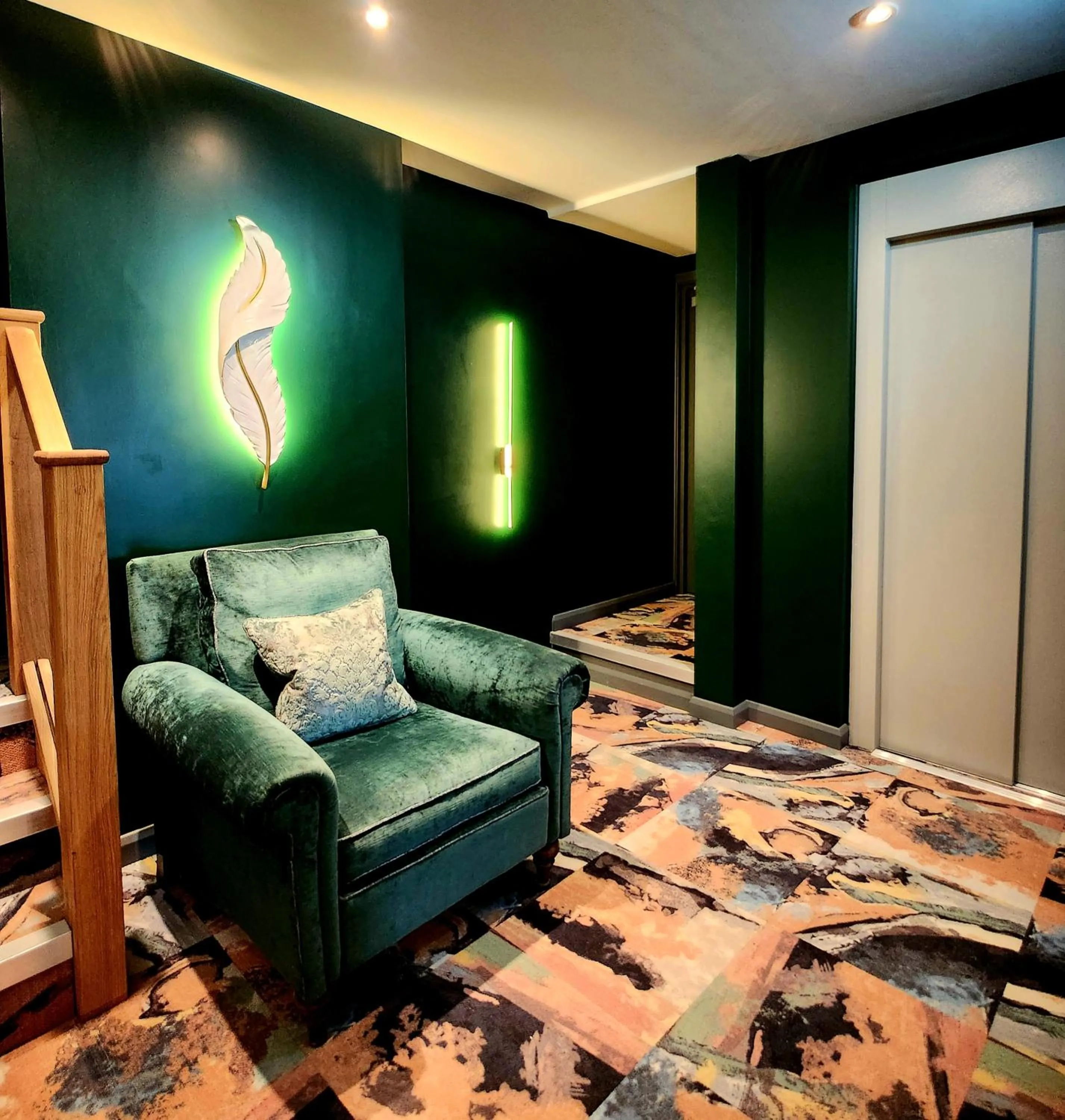 Lounge or bar in Pinnacle Suites Hotel