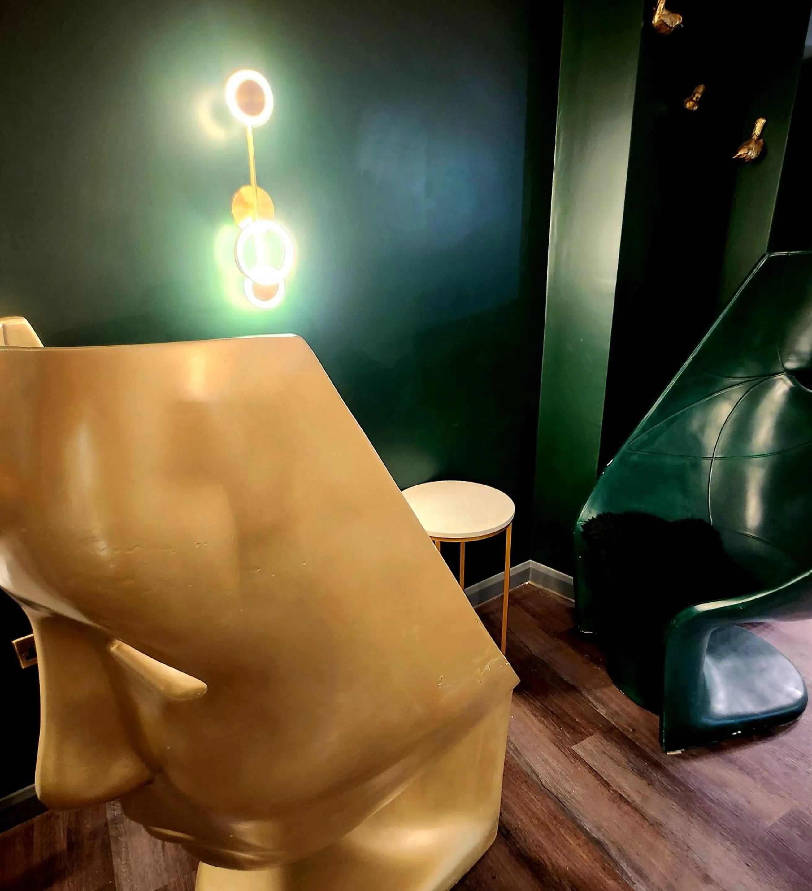 Lounge or bar in Pinnacle Suites Hotel