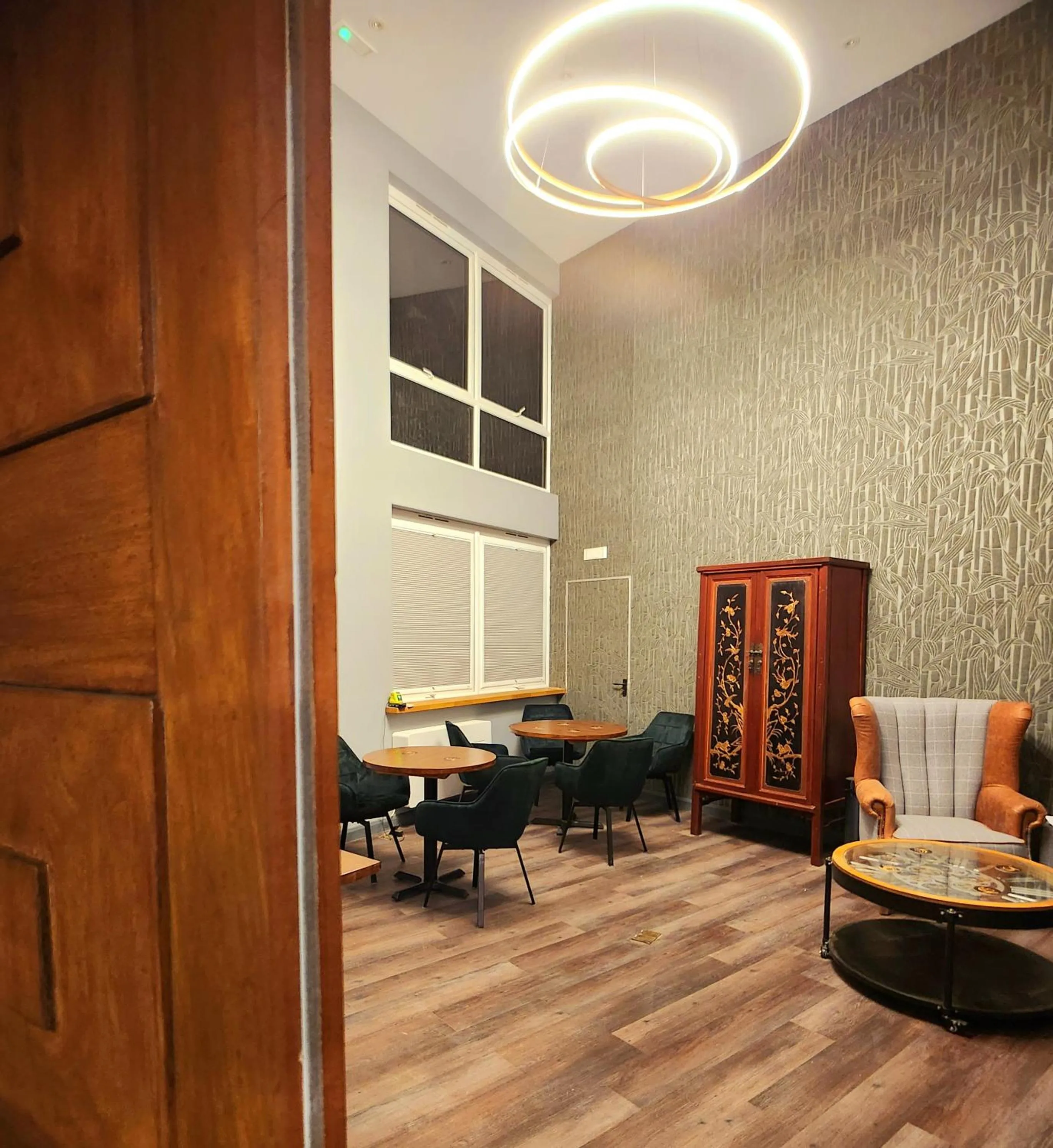 Lounge or bar in Pinnacle Suites Hotel