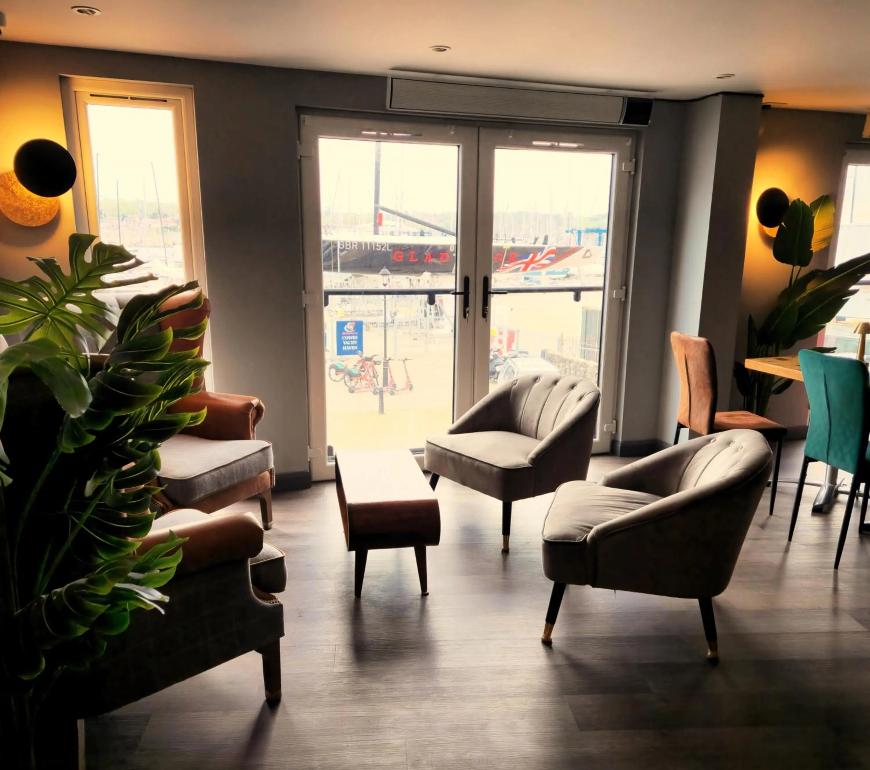 Pinnacle Suites Hotel