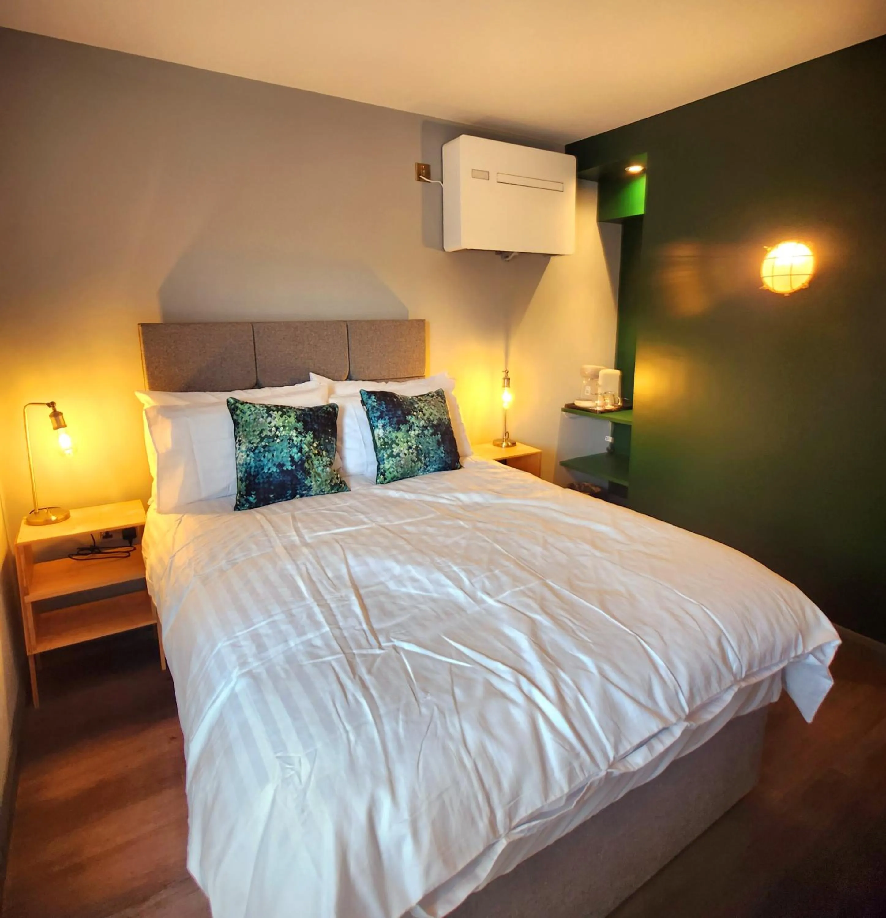 Bed in Pinnacle Suites Hotel