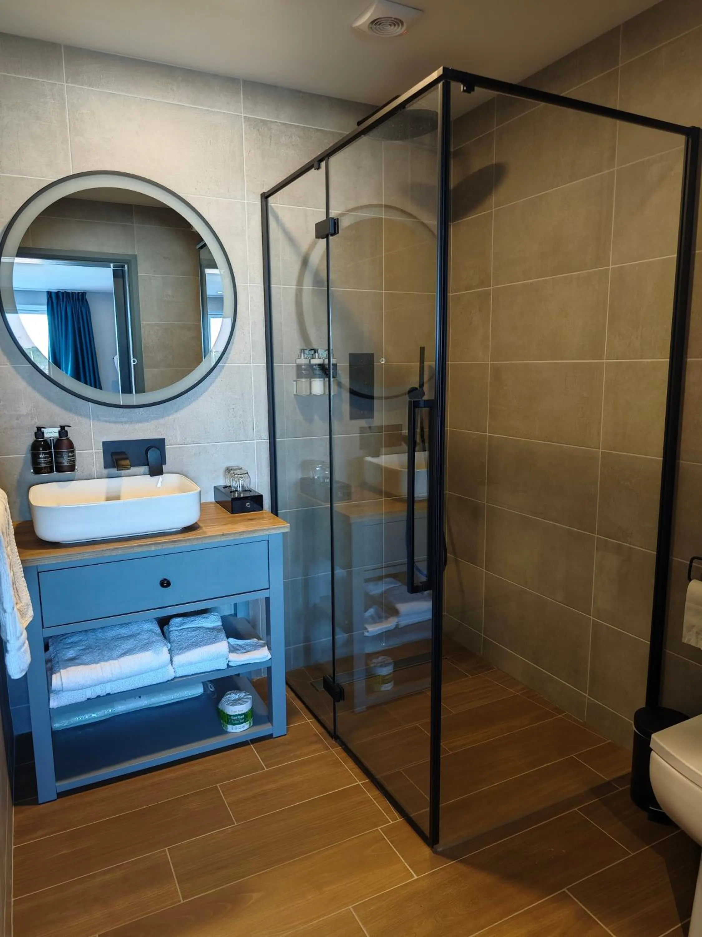 Pinnacle Suites Hotel