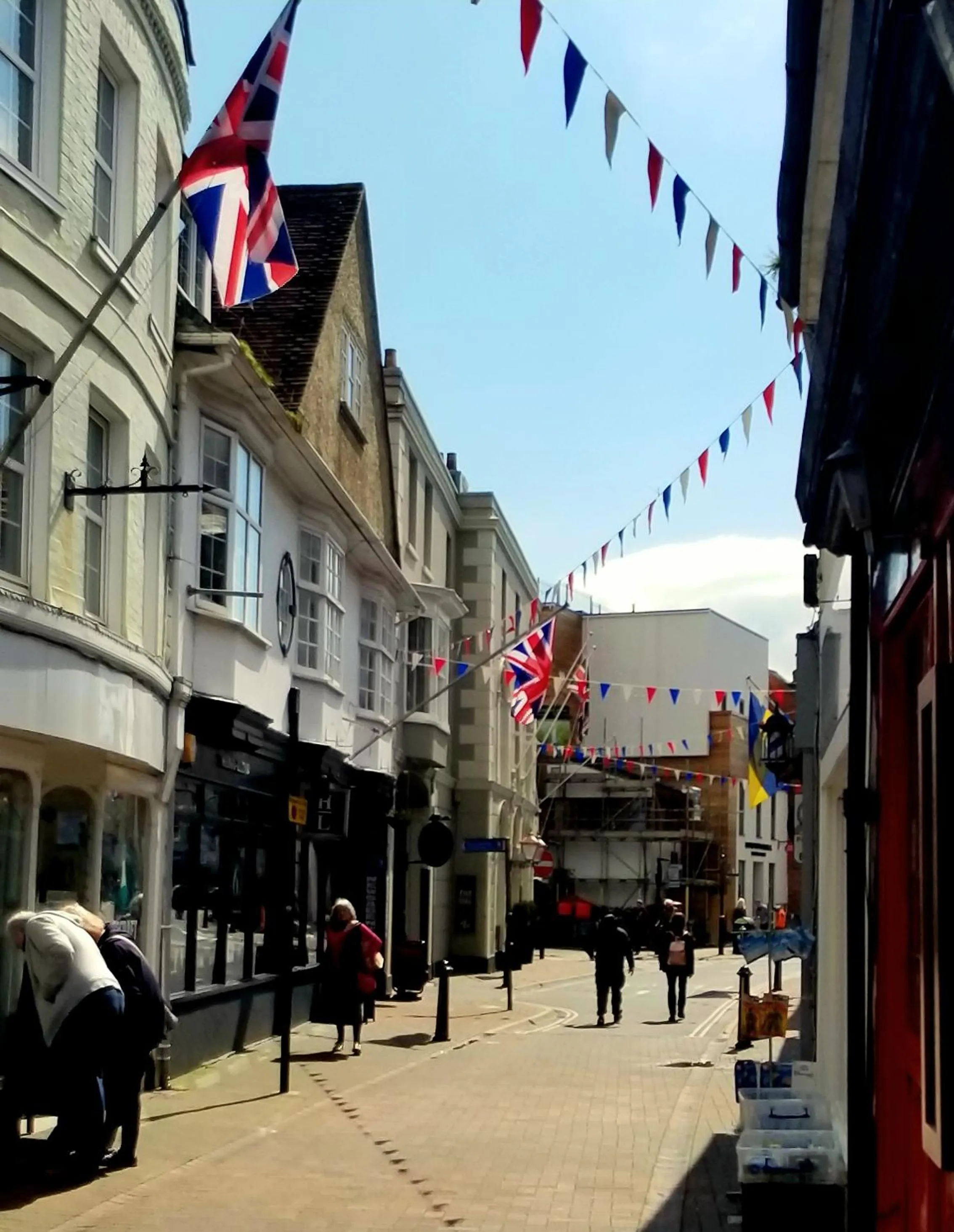 Neighbourhood in Pinnacle Suites Hotel