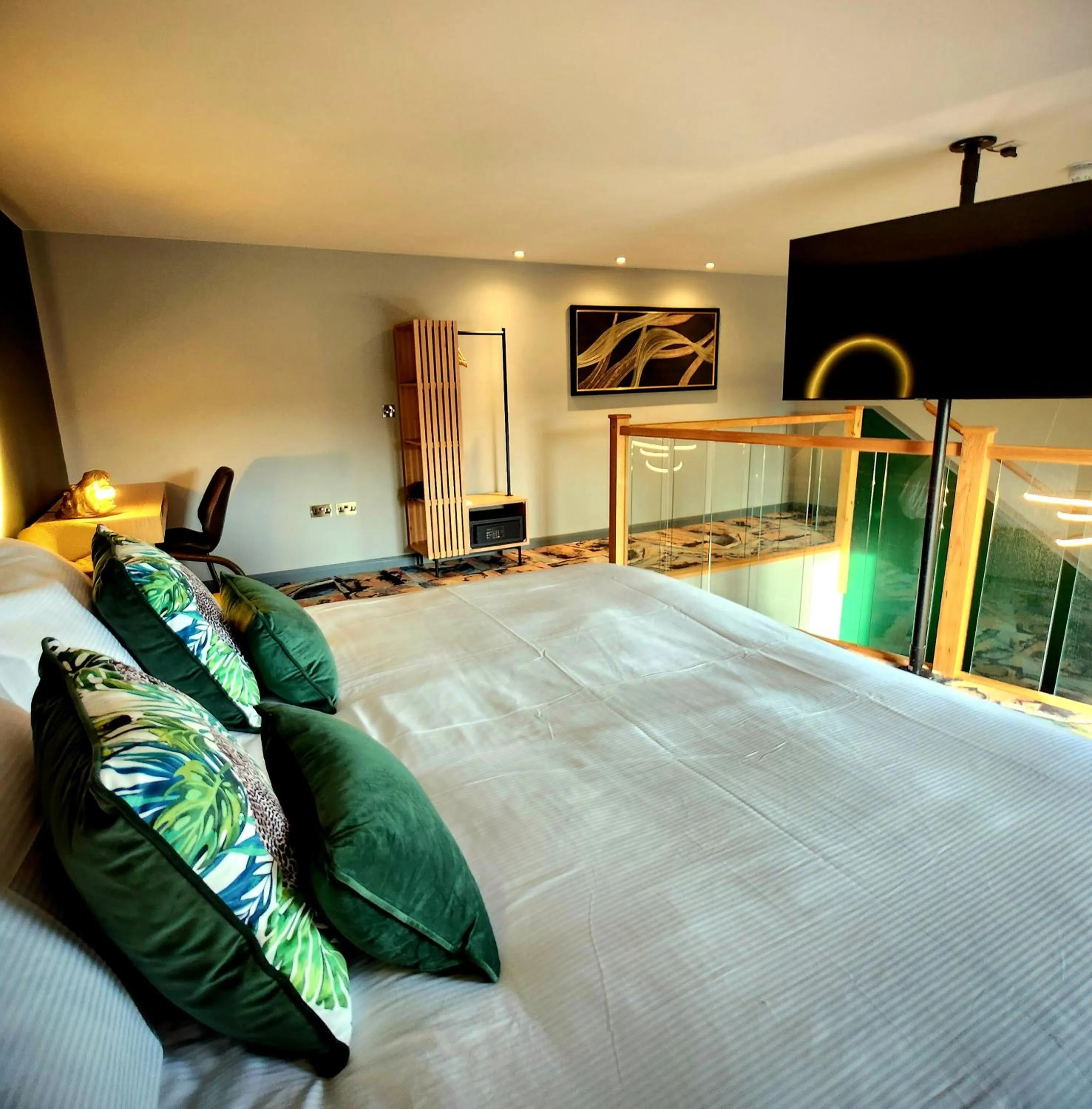 Bed in Pinnacle Suites Hotel