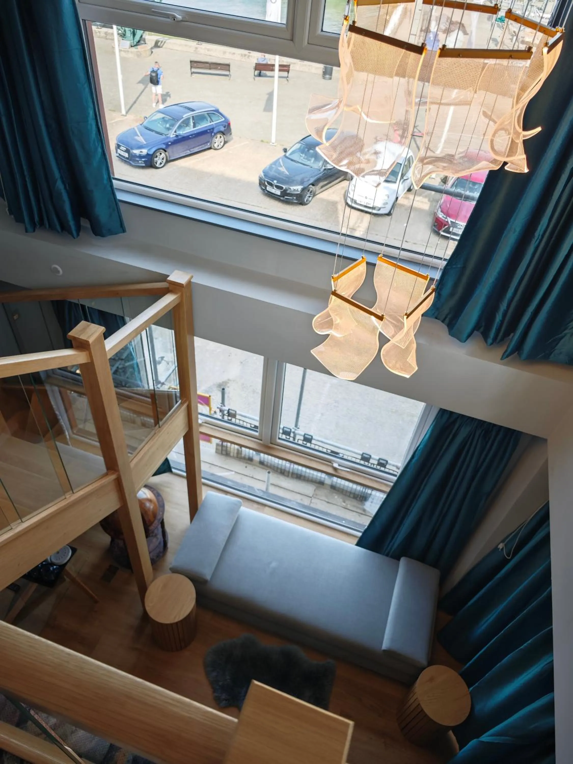 Living room in Pinnacle Suites Hotel