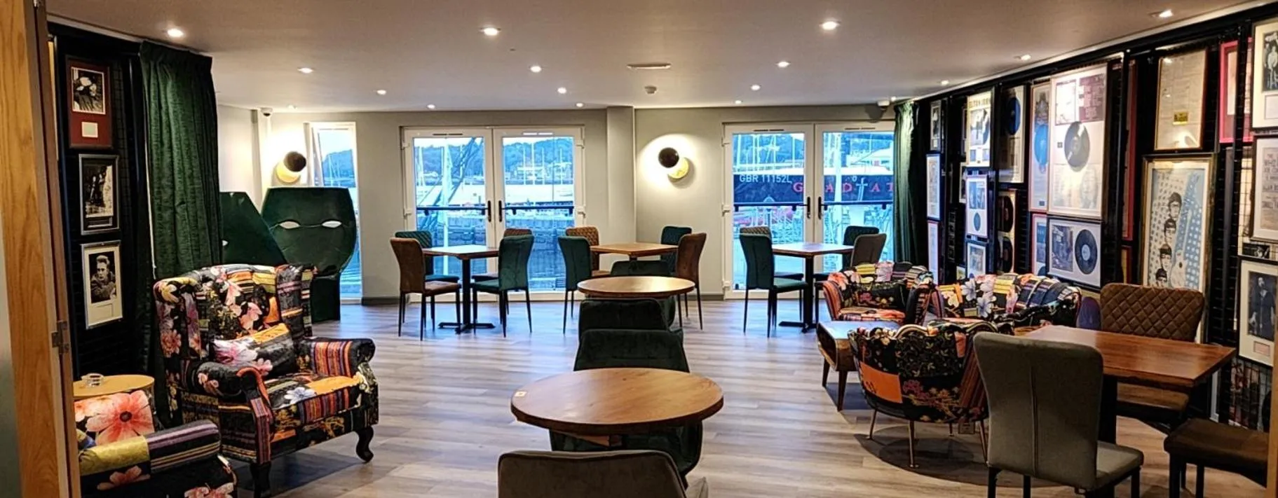 Pinnacle Suites Hotel