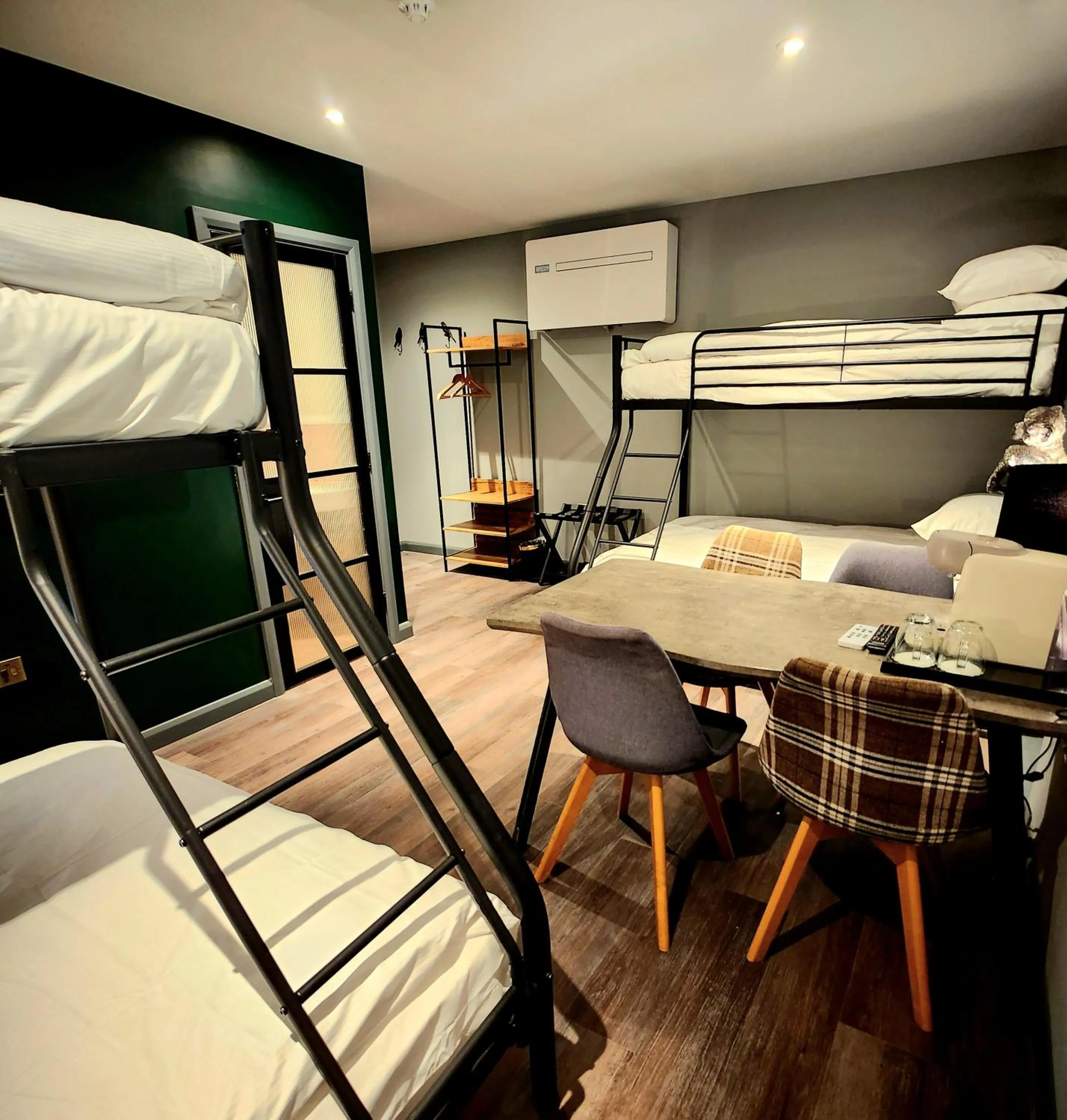 Photo of the whole room, Bed in Pinnacle Suites Hotel