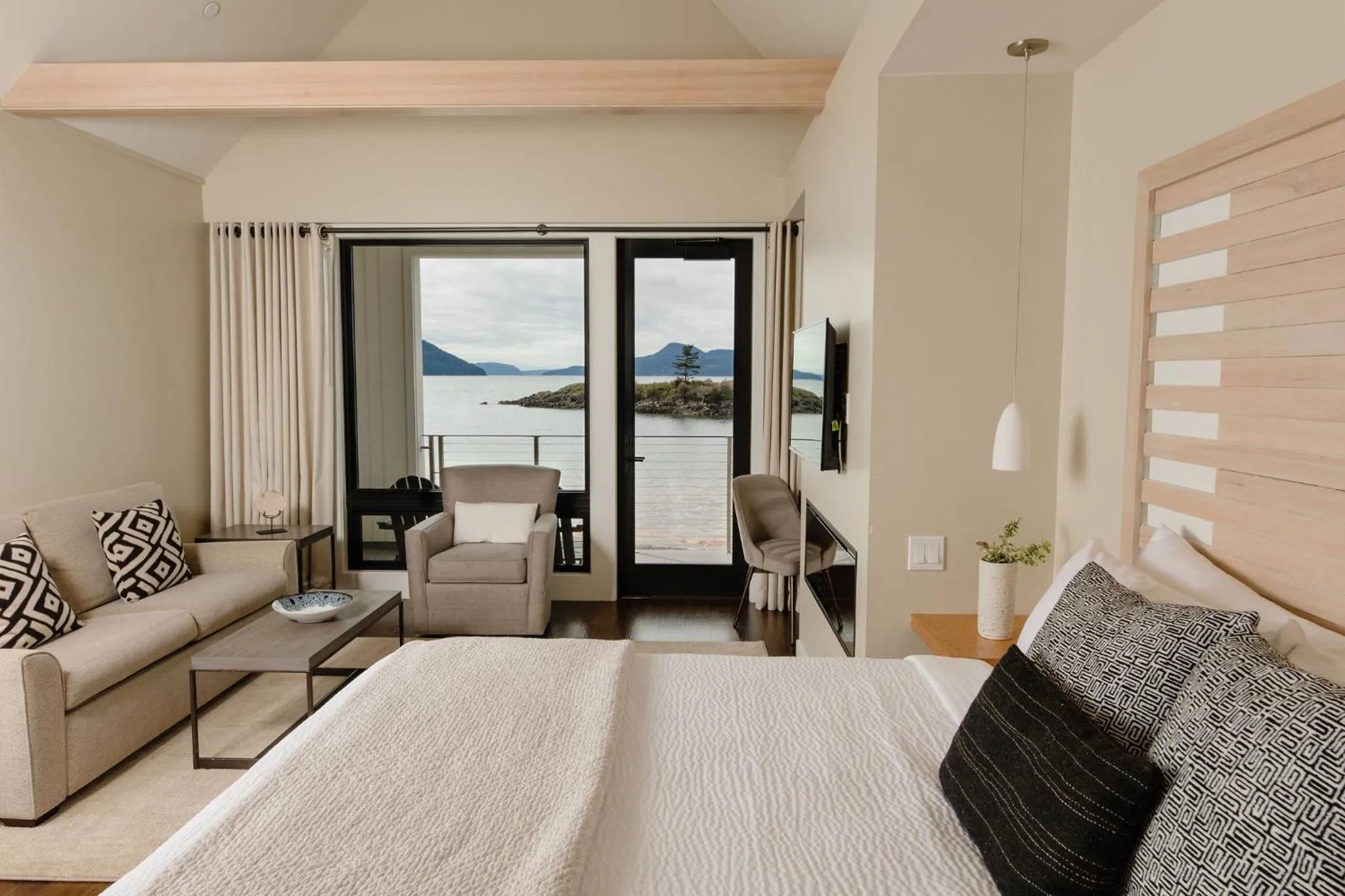 Bed in Outlook Inn on Orcas Island