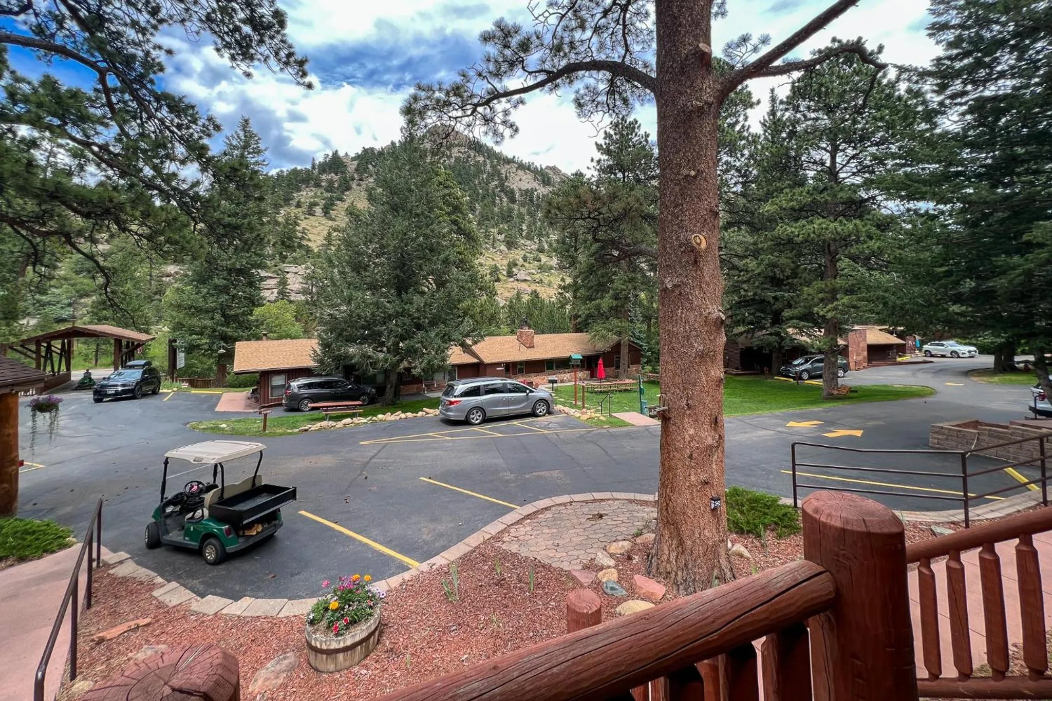 Mountain view in Castle Mountain Lodge