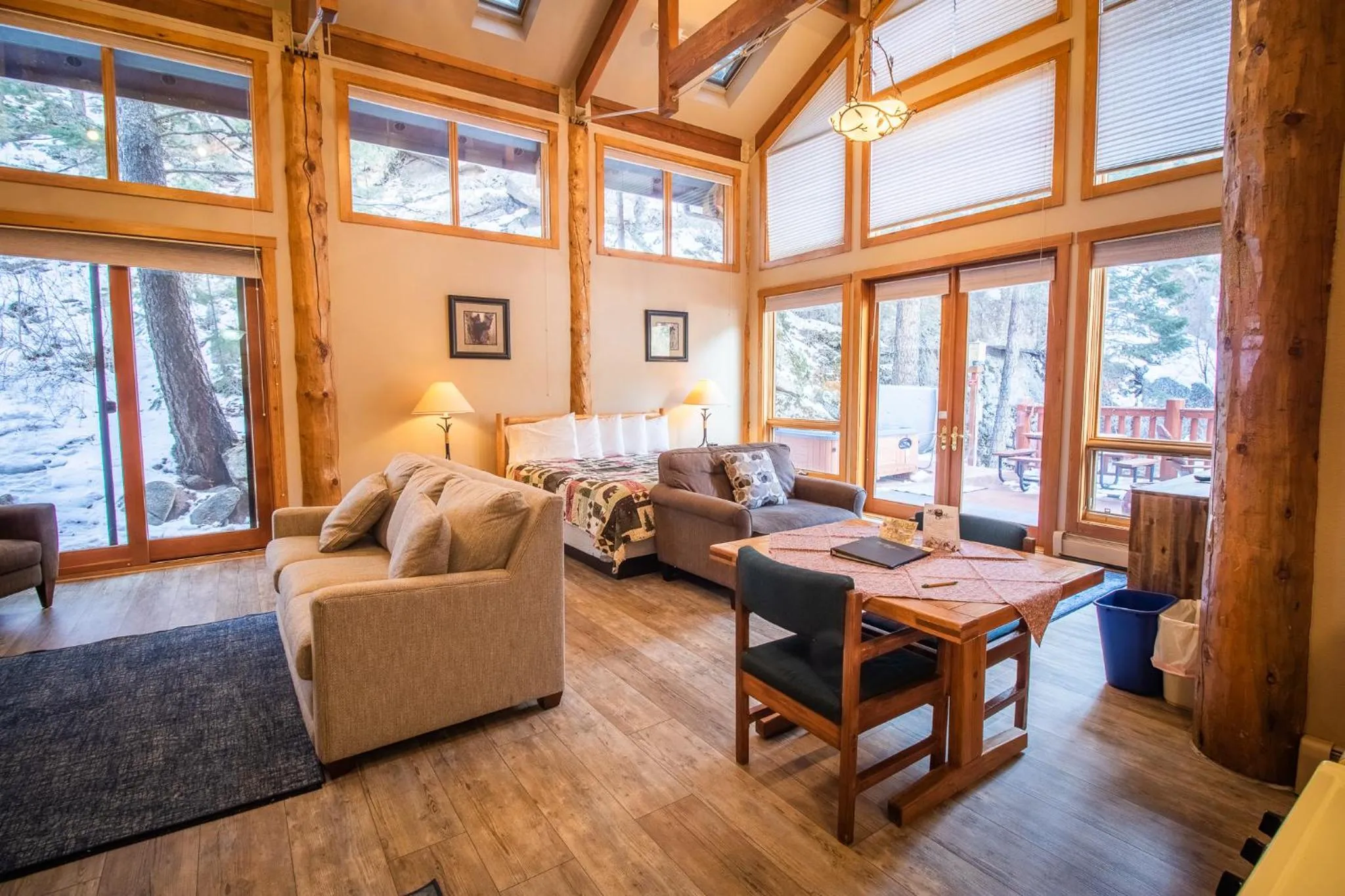 Living room in Castle Mountain Lodge