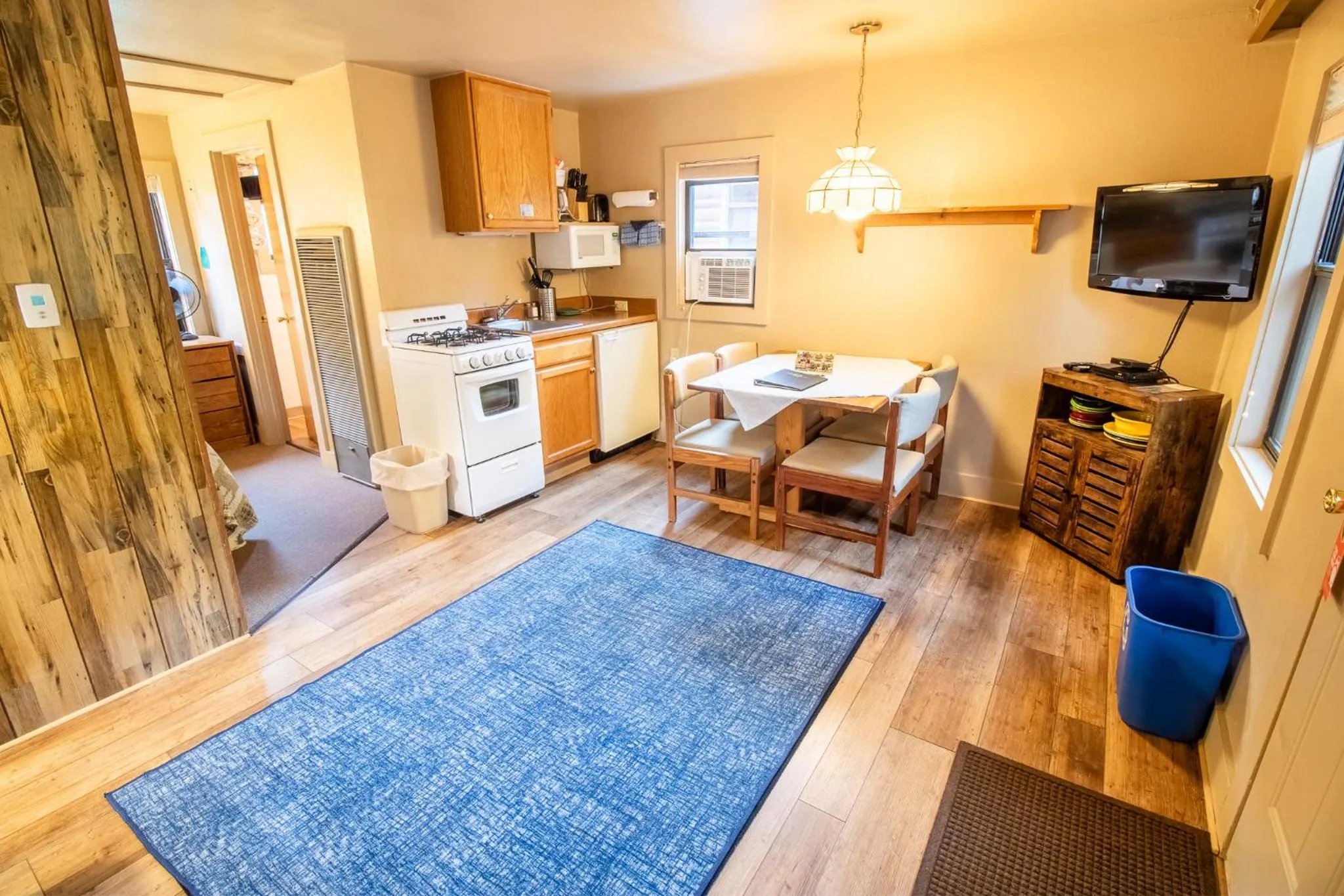Kitchen or kitchenette in Castle Mountain Lodge