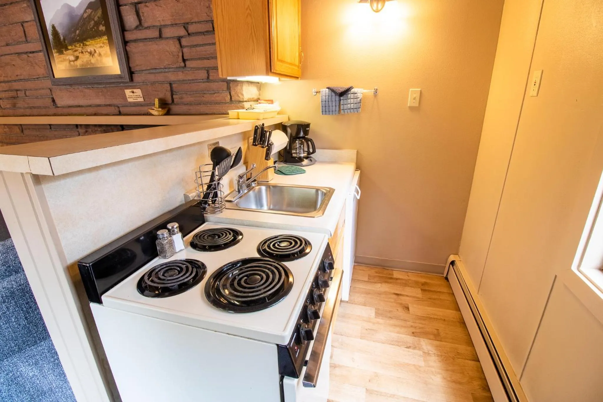 Kitchen or kitchenette in Castle Mountain Lodge