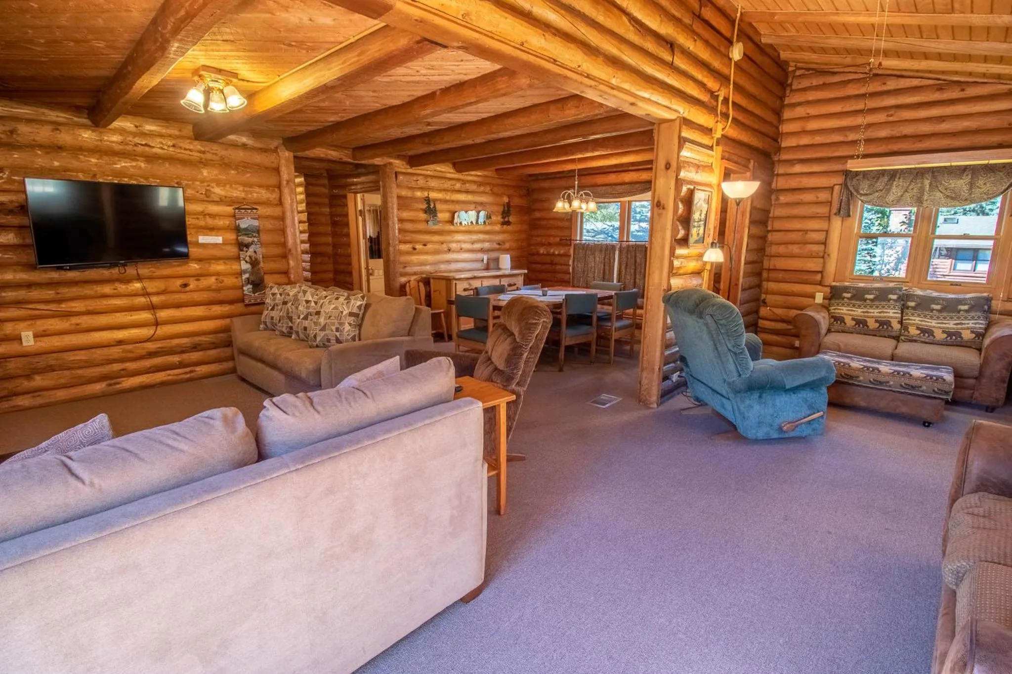 TV and multimedia in Castle Mountain Lodge