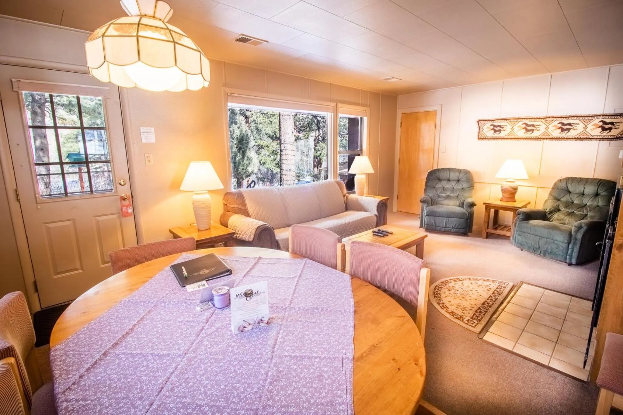 Living room, Bed in Castle Mountain Lodge