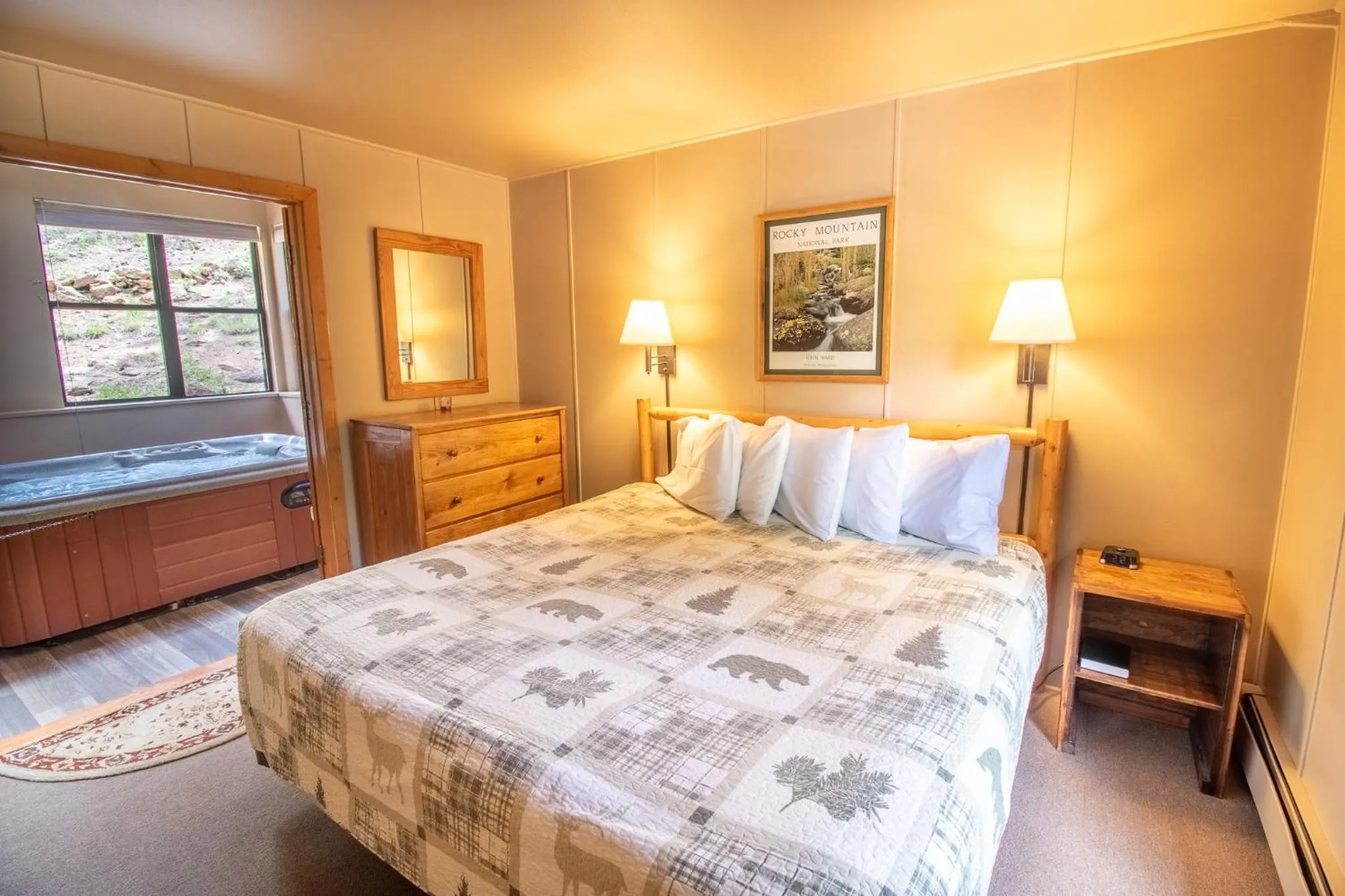 Bedroom, Bed in Castle Mountain Lodge