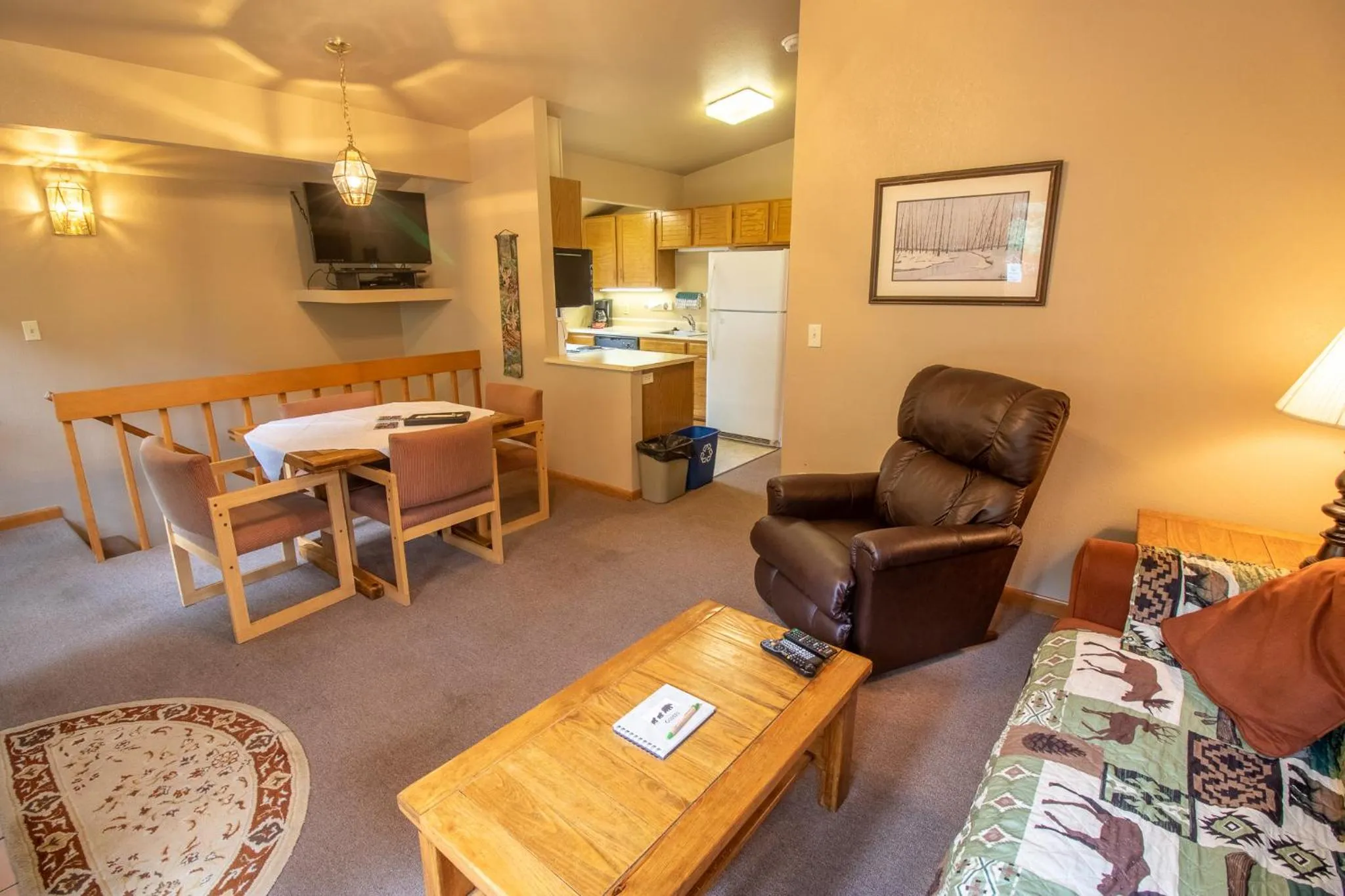 Living room in Castle Mountain Lodge