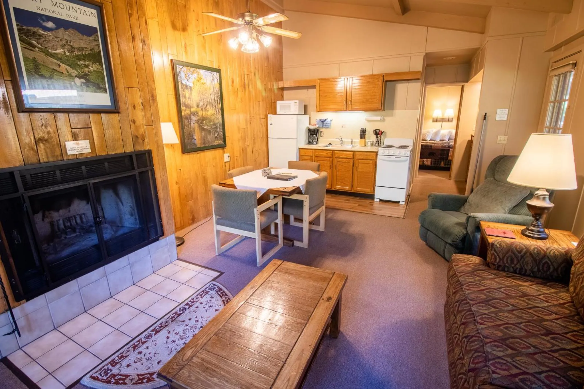 Kitchen or kitchenette in Castle Mountain Lodge