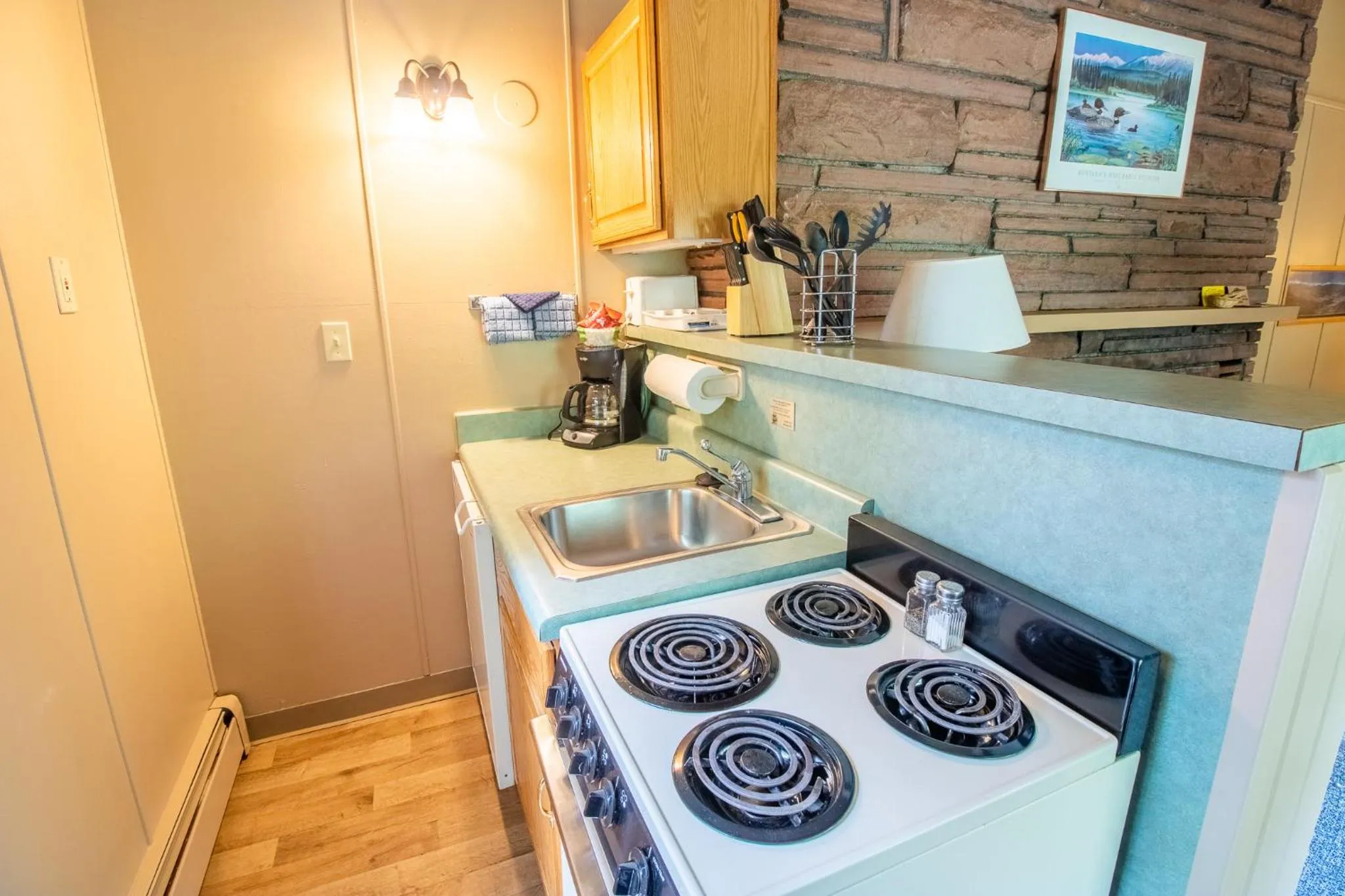 Kitchen or kitchenette in Castle Mountain Lodge