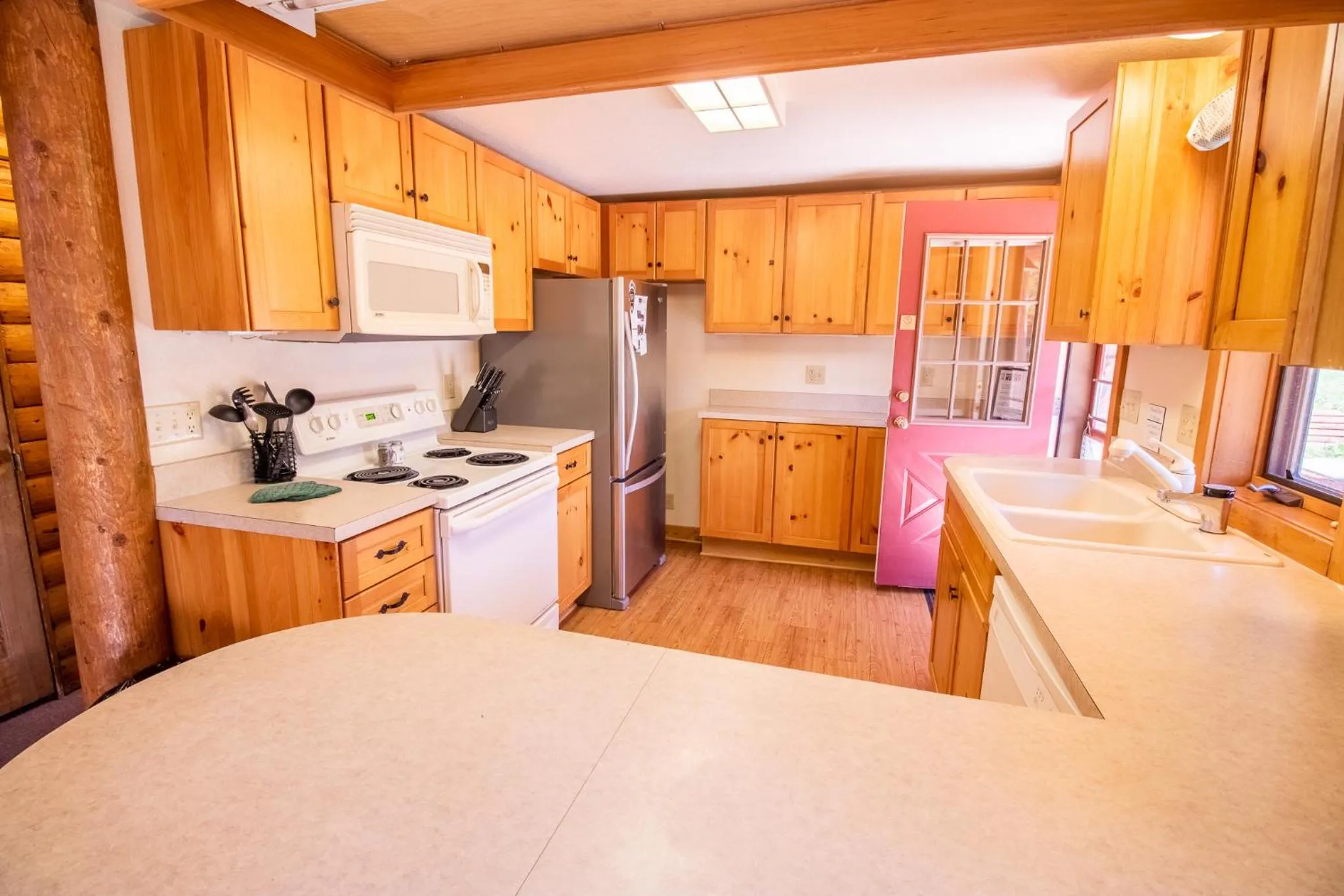 Kitchen or kitchenette in Castle Mountain Lodge