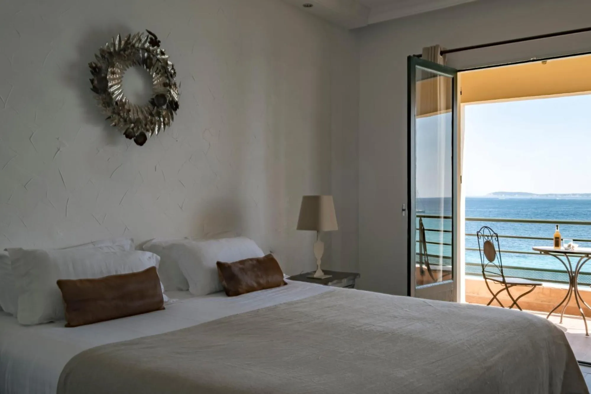 Photo of the whole room in Surplage Hôtel Cavalière