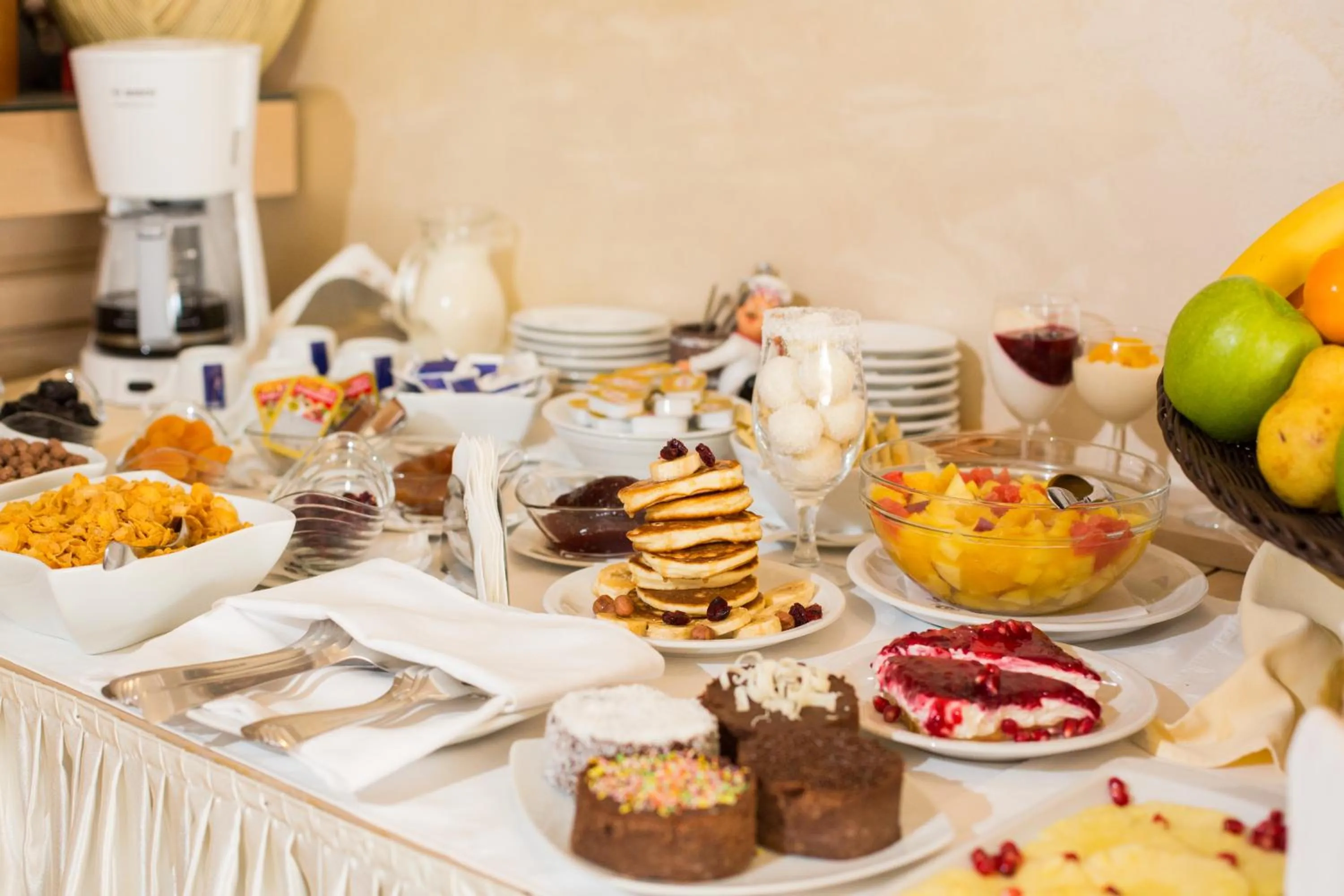 Buffet breakfast in Euro Garni Hotel