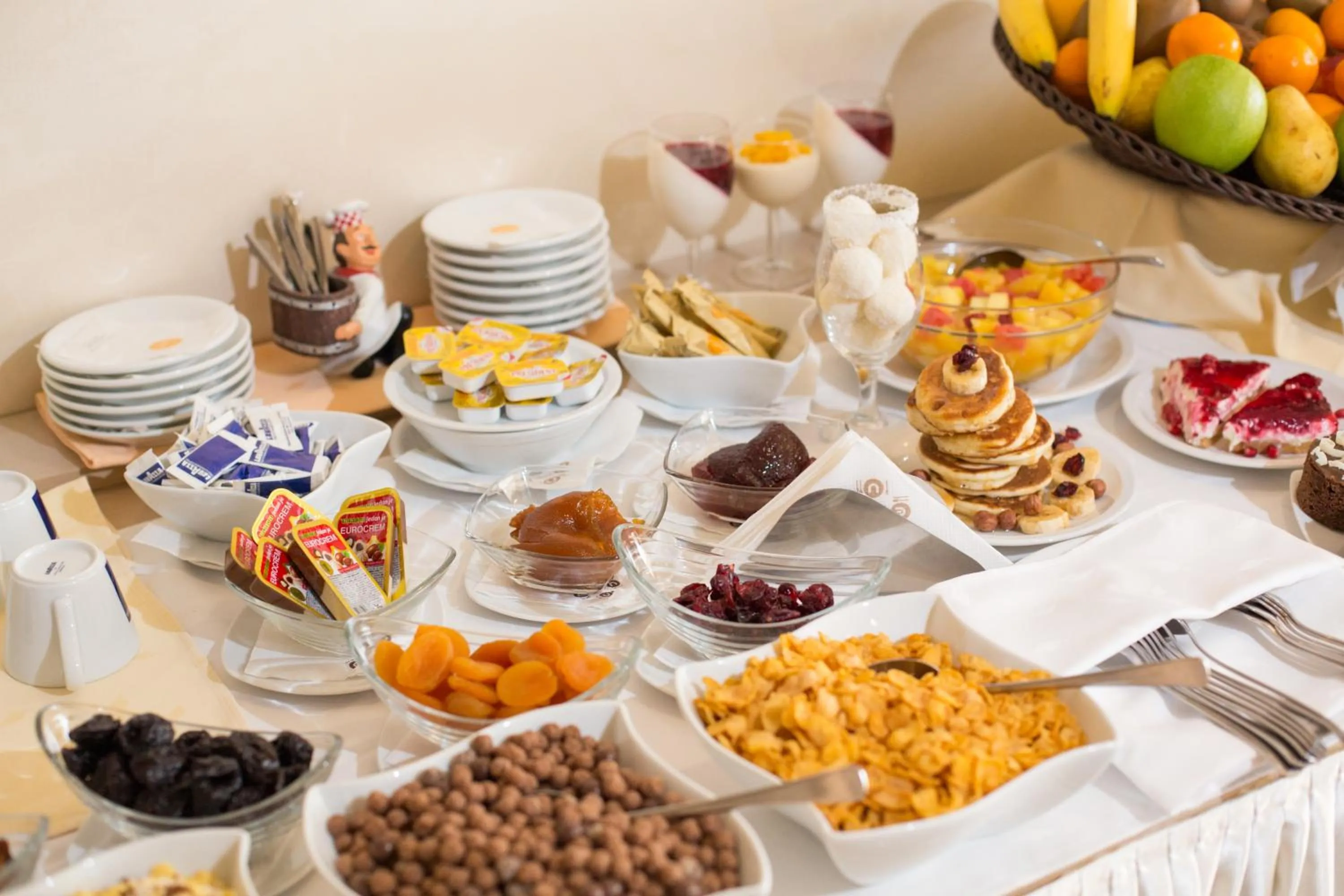 Buffet breakfast in Euro Garni Hotel