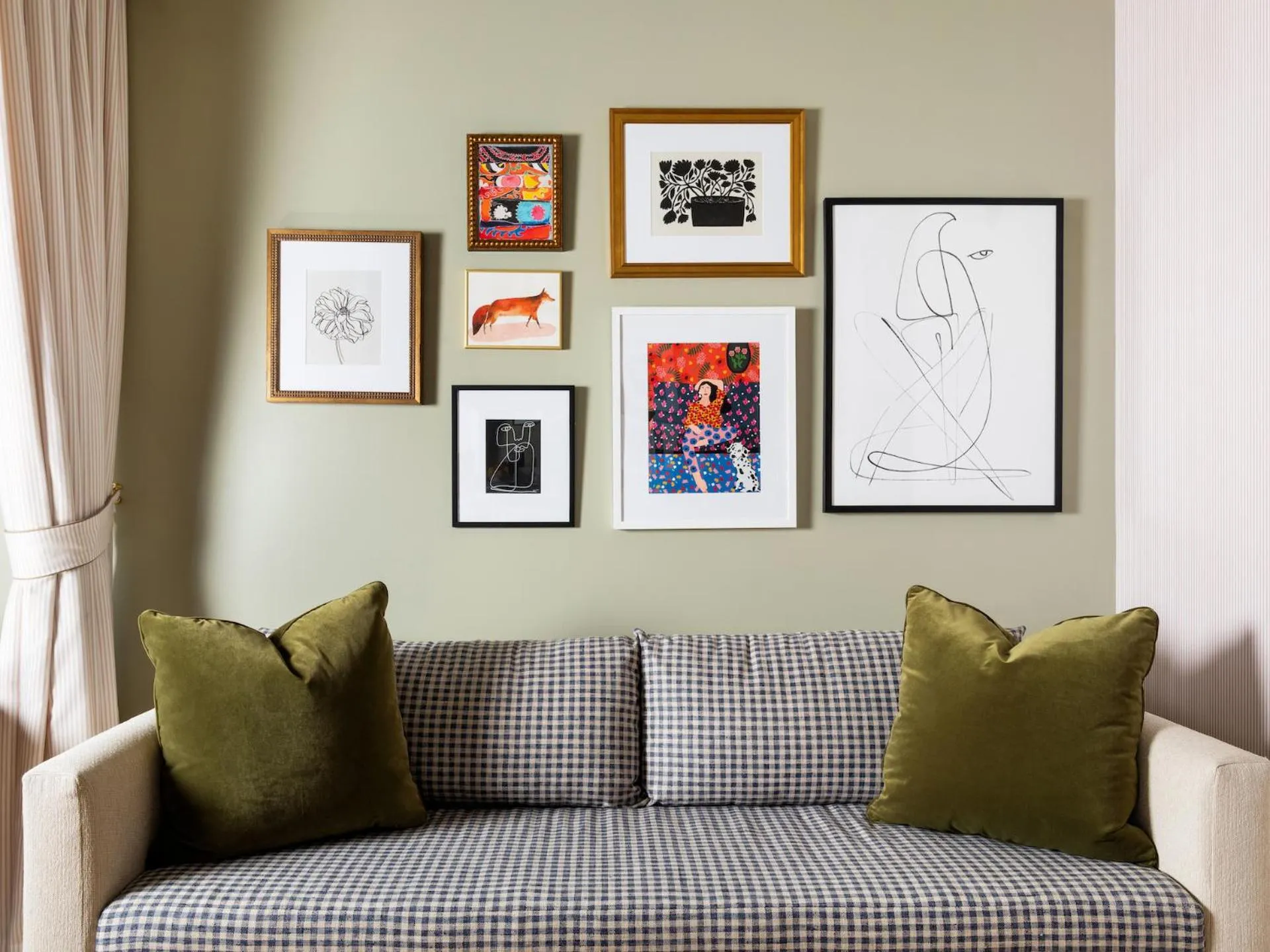 Living room in Palihouse Hyde Park Village