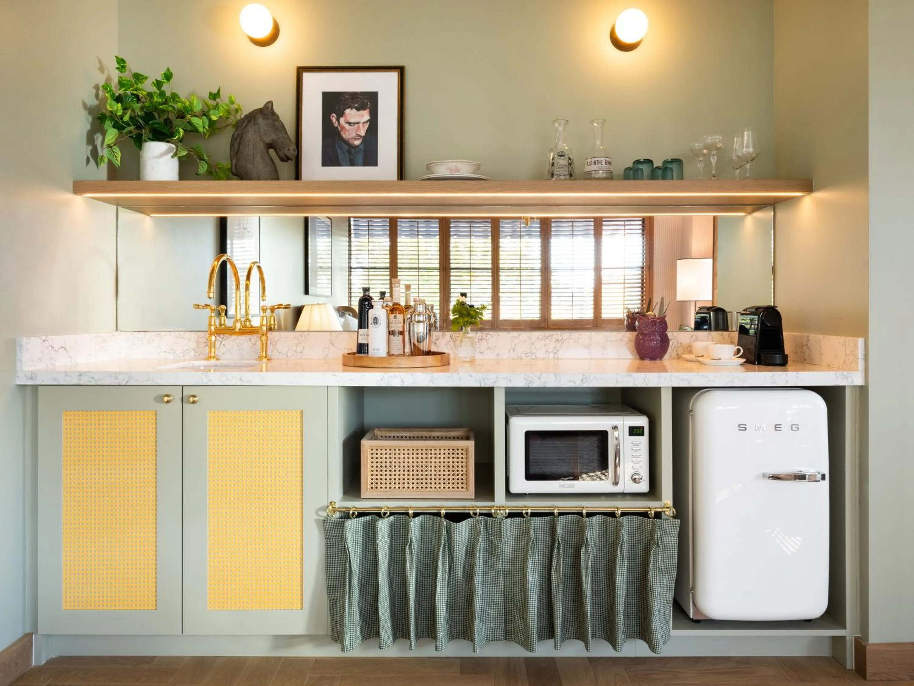 Kitchen or kitchenette in Palihouse Hyde Park Village