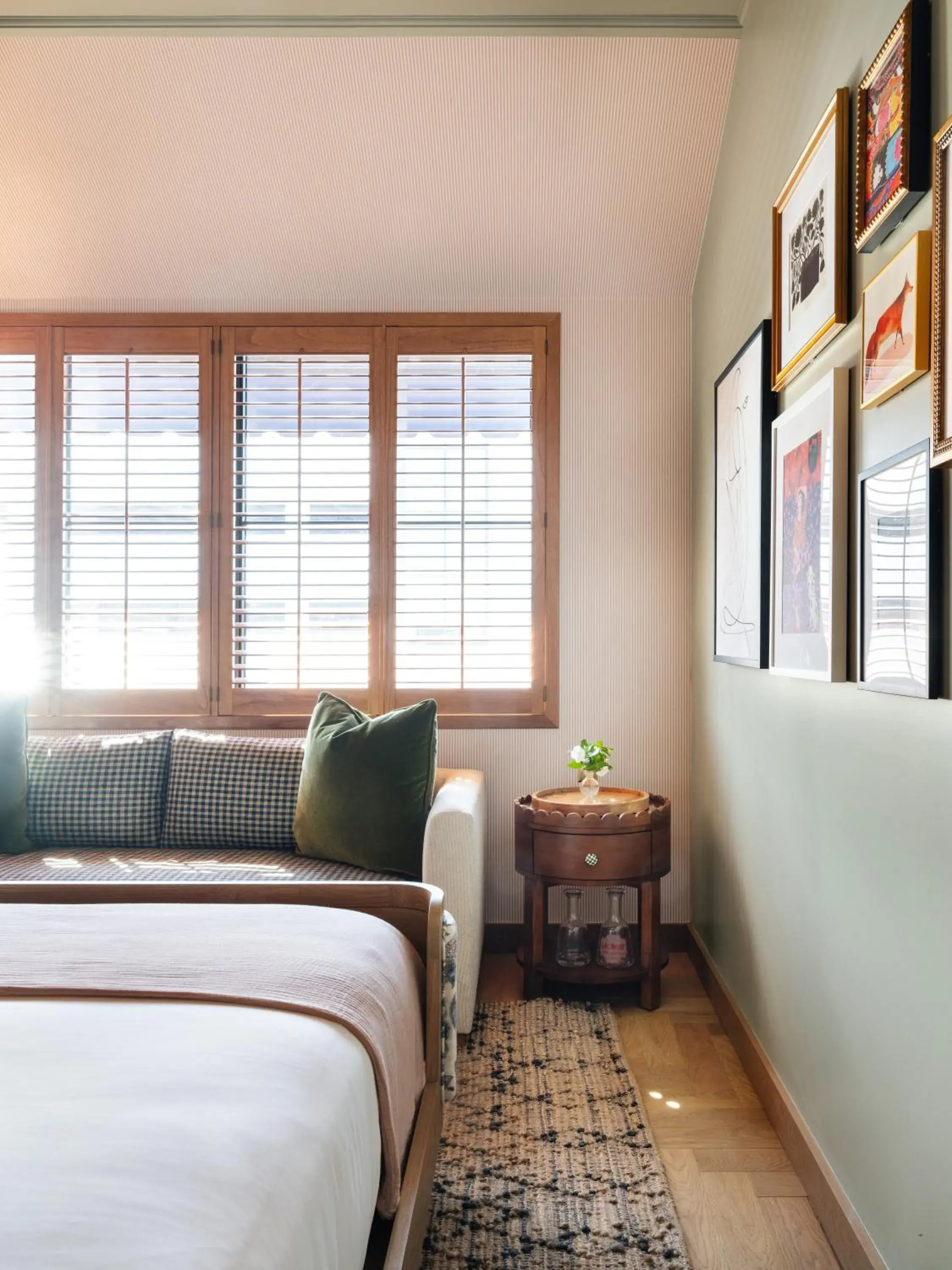 Standard King Room in Palihouse Hyde Park Village Standard King Room in Palihouse Hyde Park Village