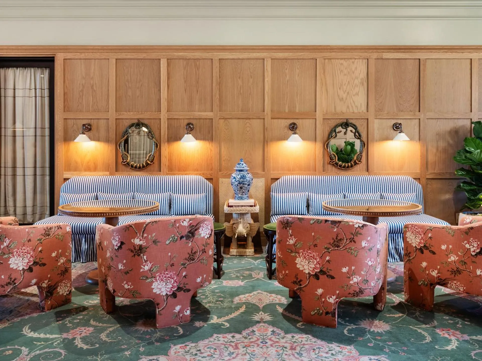 Lobby or reception in Palihouse Hyde Park Village