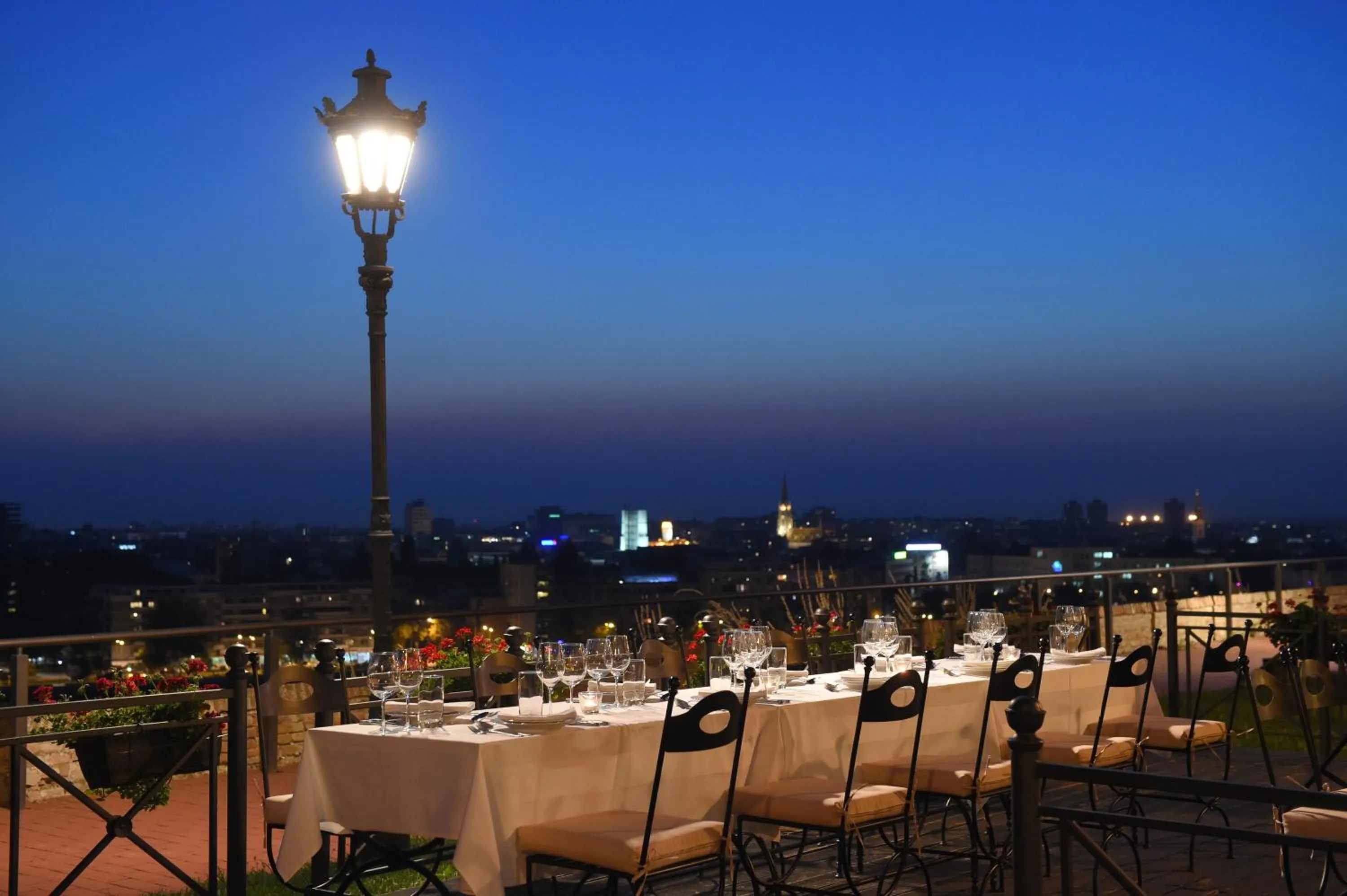 Night in Hotel Leopold I