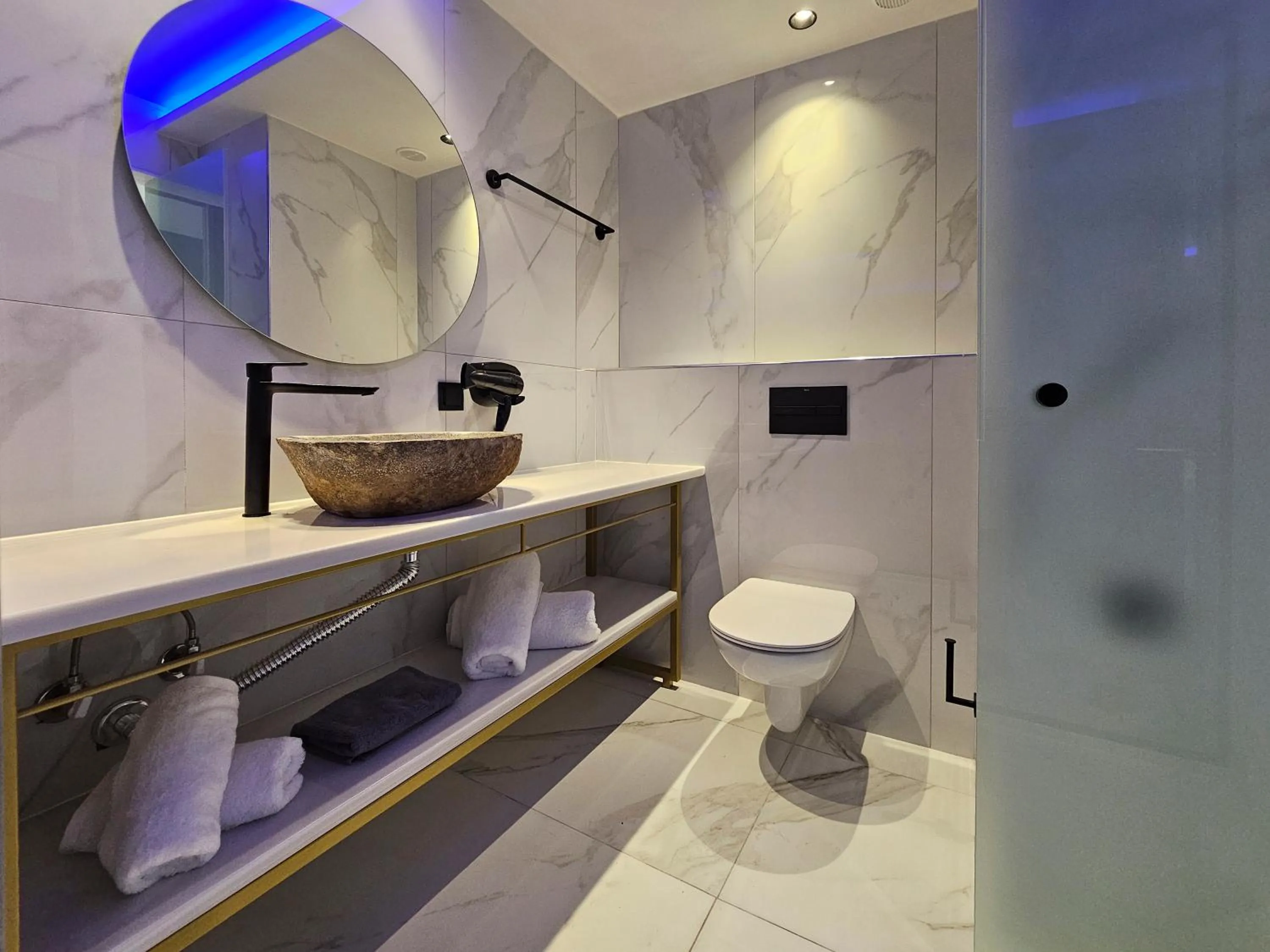 Shower in AKTEON GIRNI