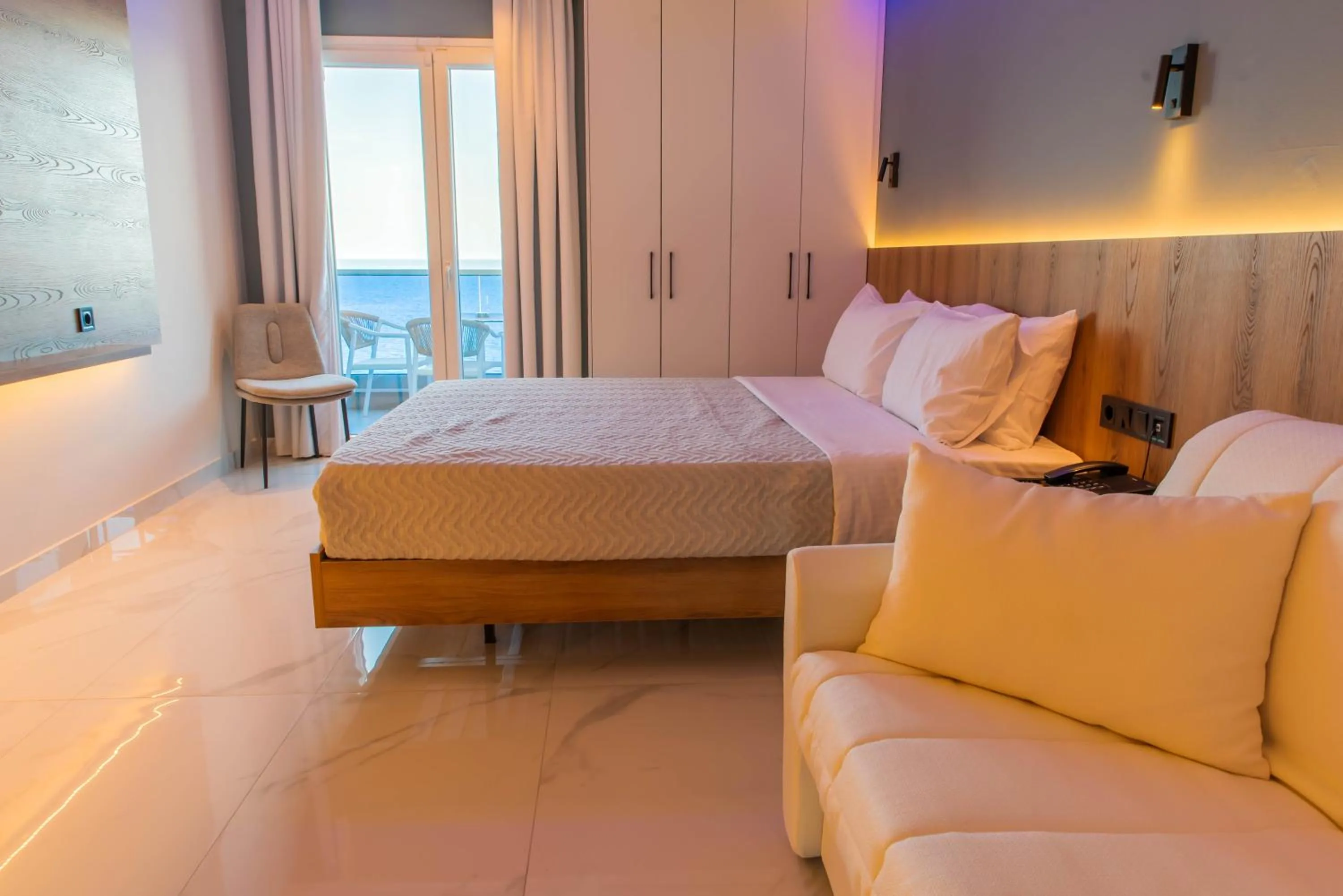 Seating area, Bed in AKTEON GIRNI