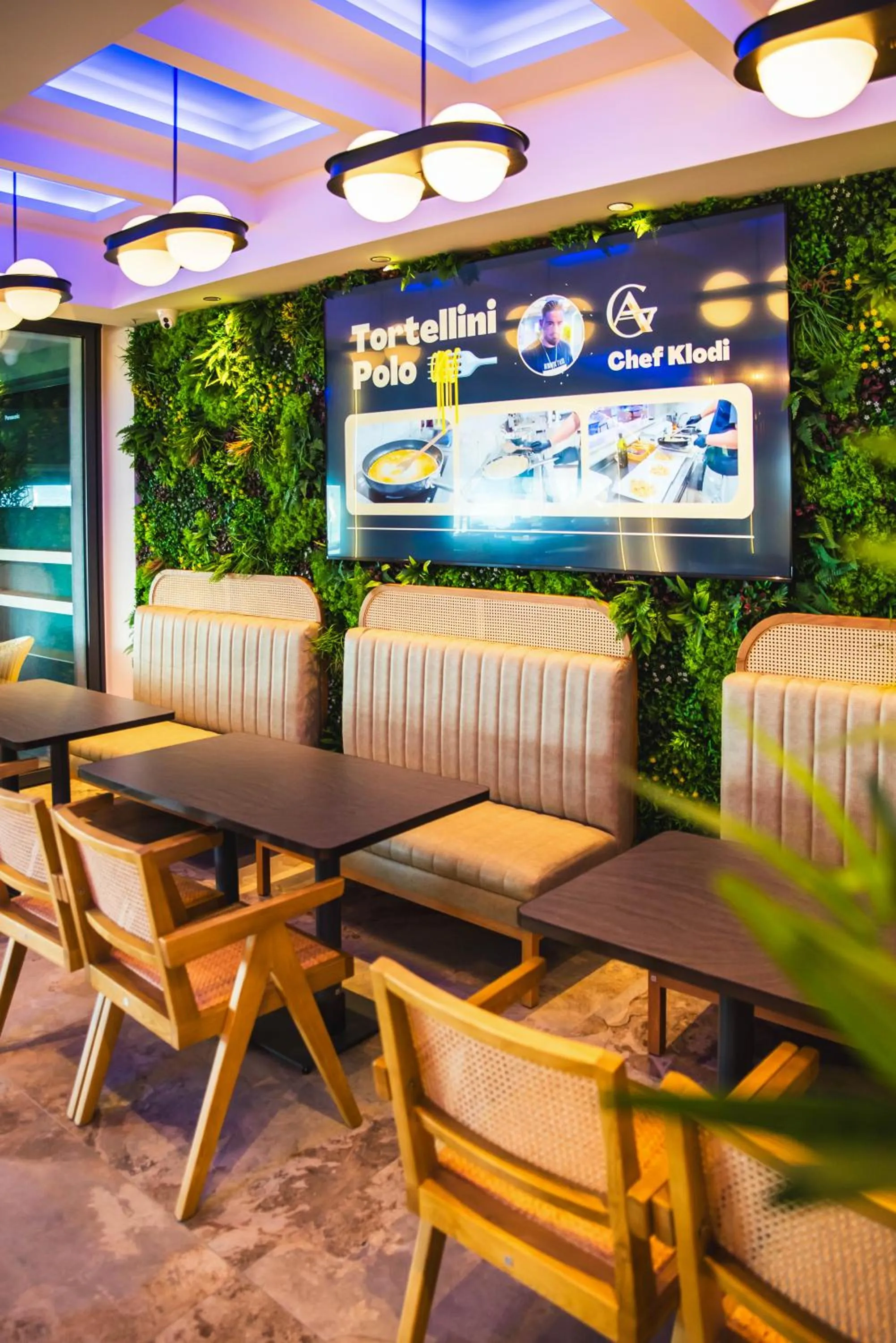 Restaurant/places to eat in AKTEON GIRNI