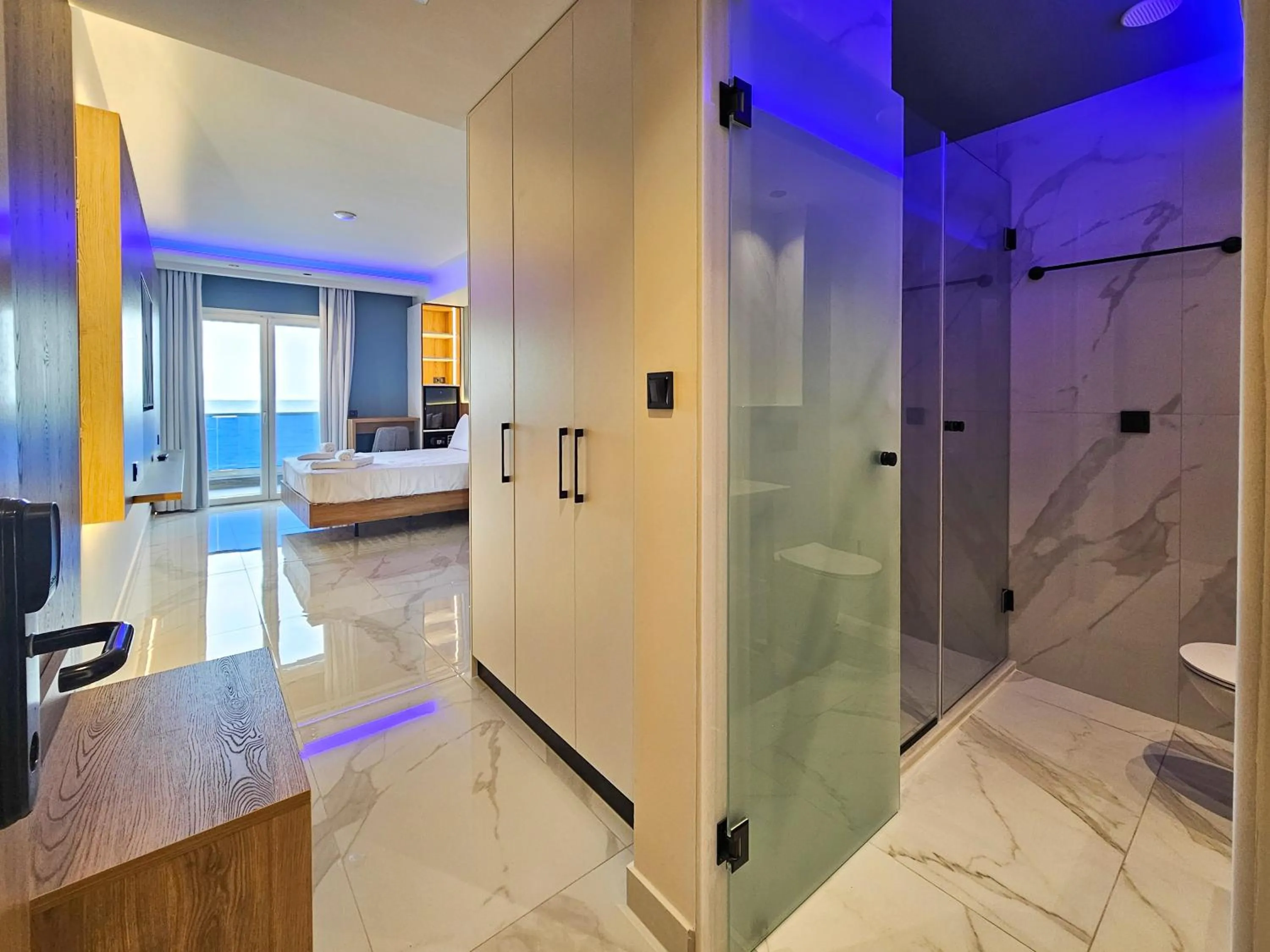 Shower in AKTEON GIRNI