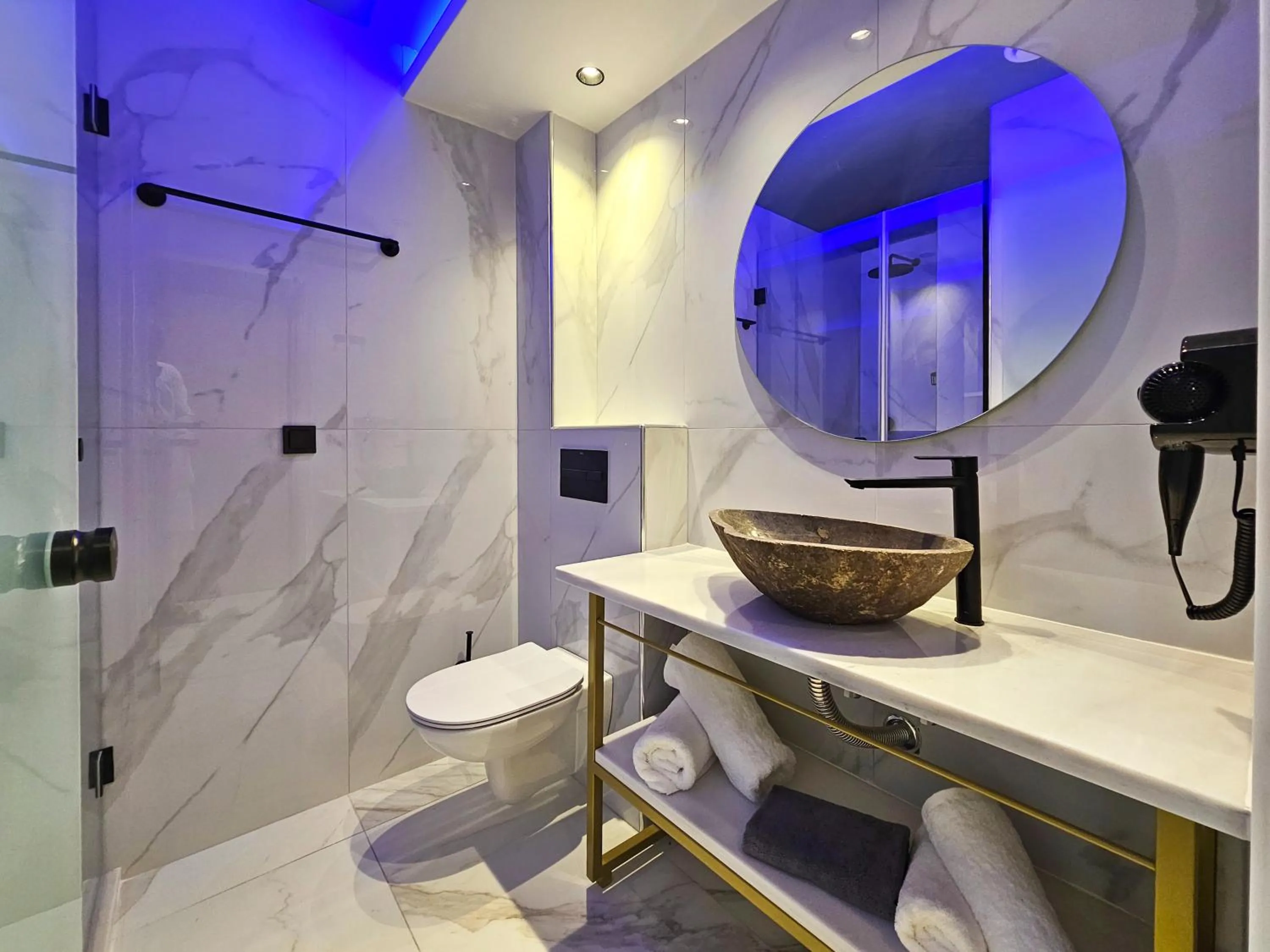 Shower in AKTEON GIRNI