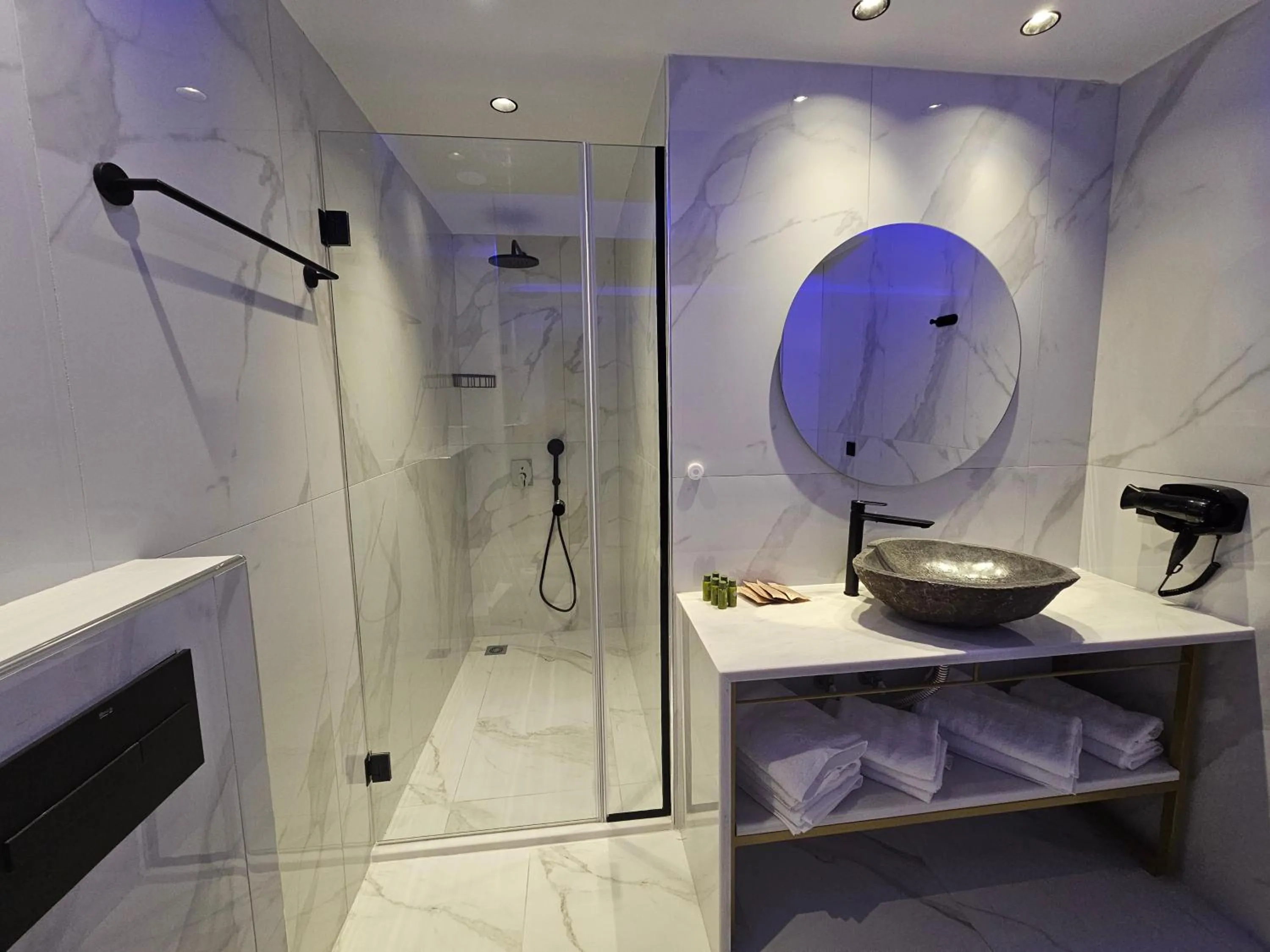 Bathroom in AKTEON GIRNI