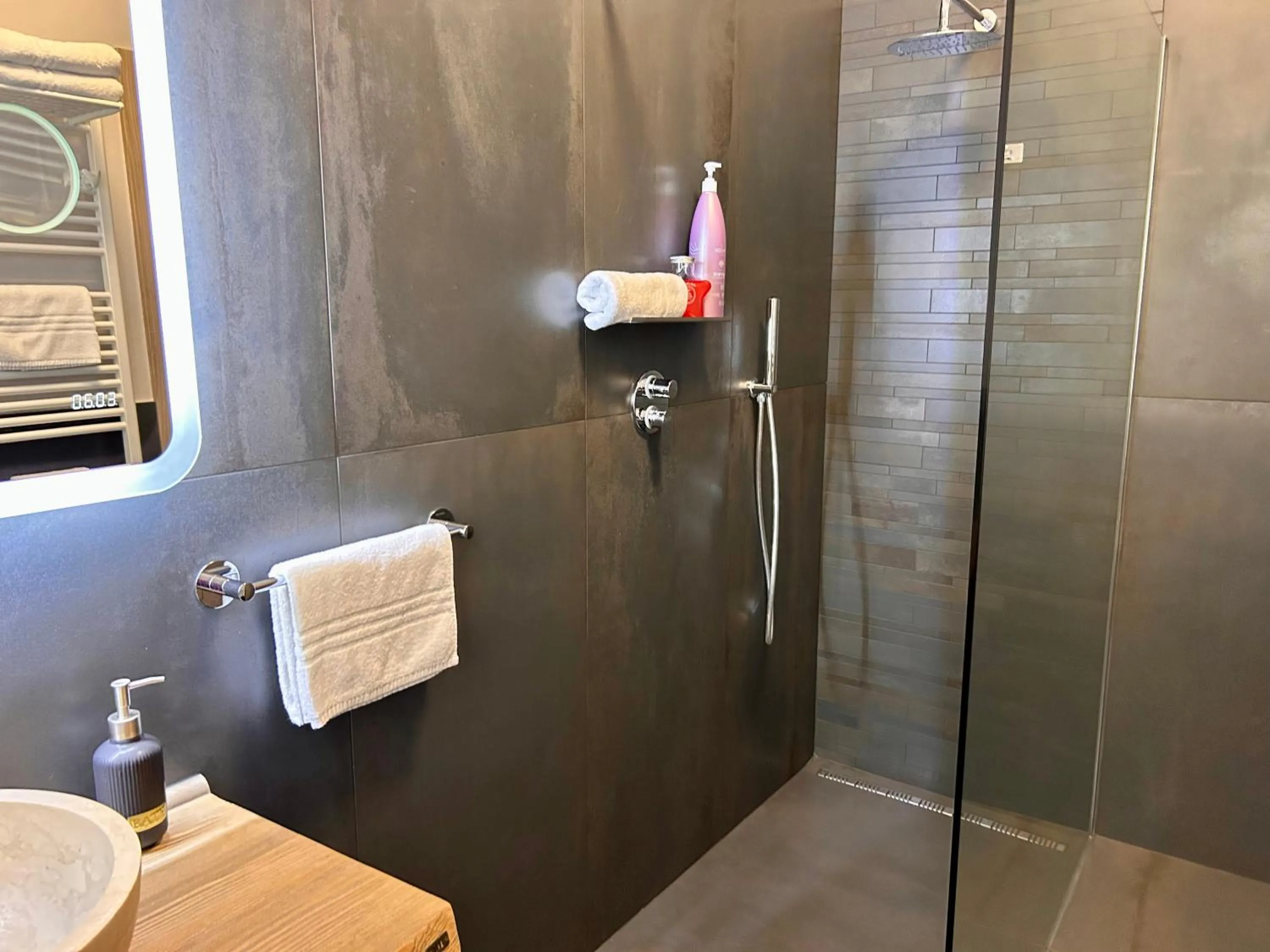 Shower in B&B Il Fienile