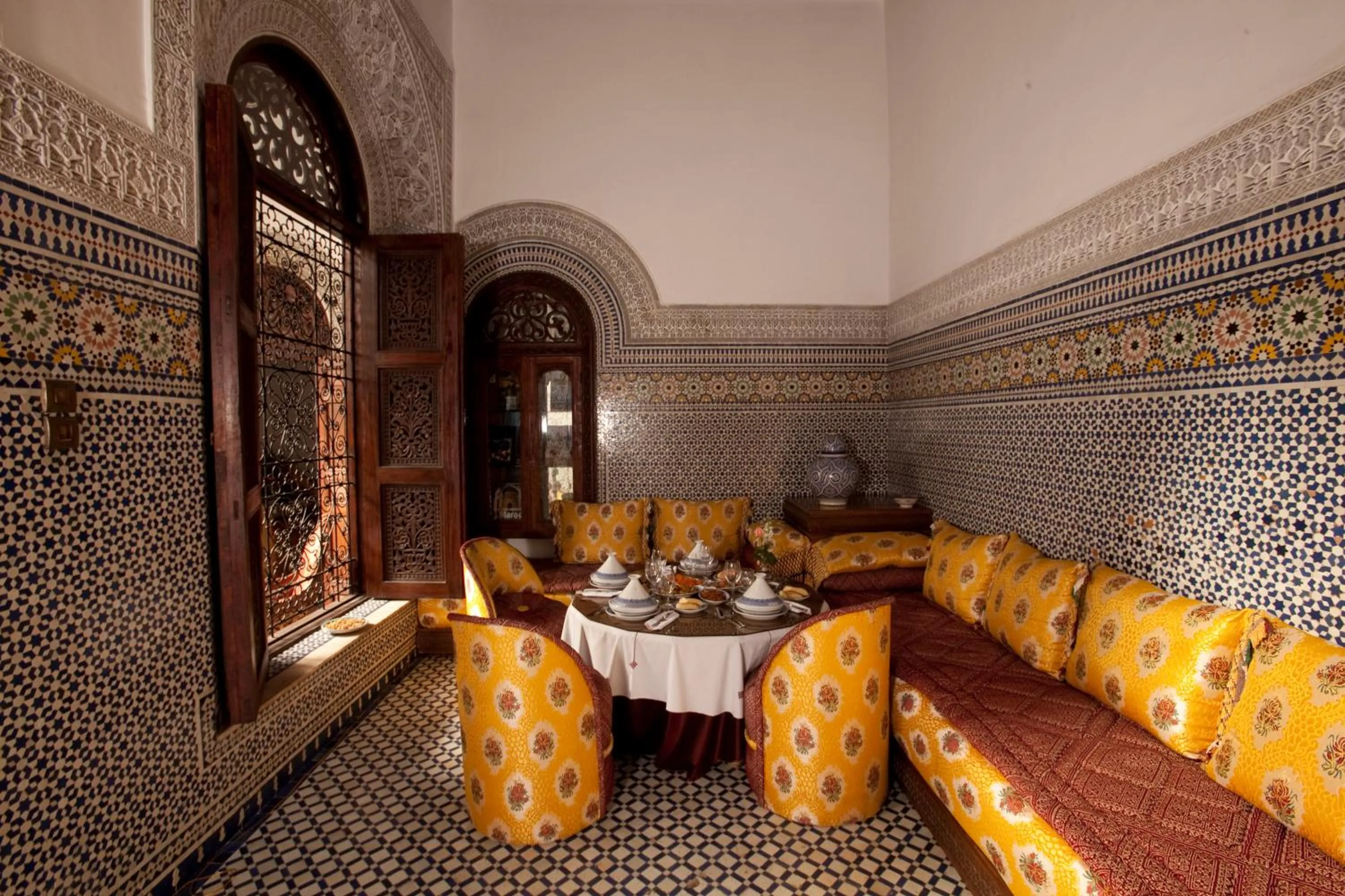 Restaurant/places to eat in Riad Alya